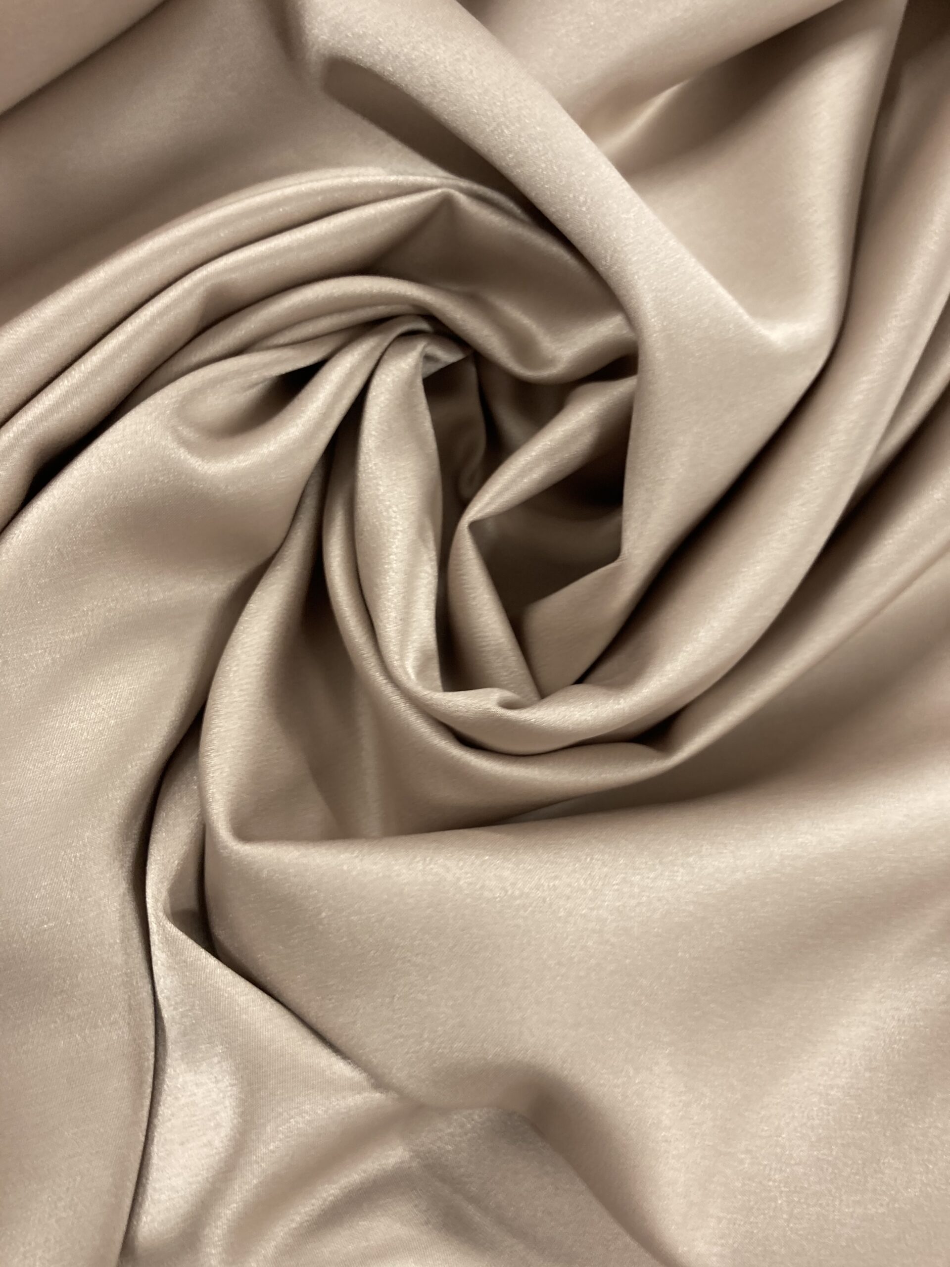 Crepe Satén Venecia camel**