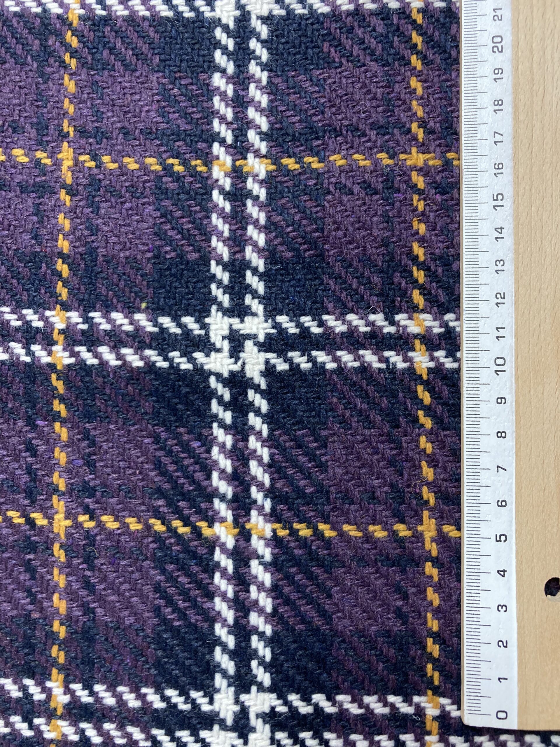 Cuadro lana berenjena