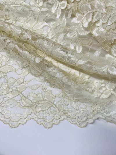 Encaje crema