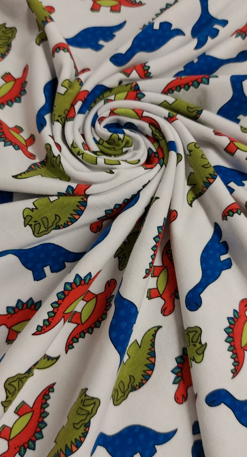 Punto camiseta dinos fondo blanco