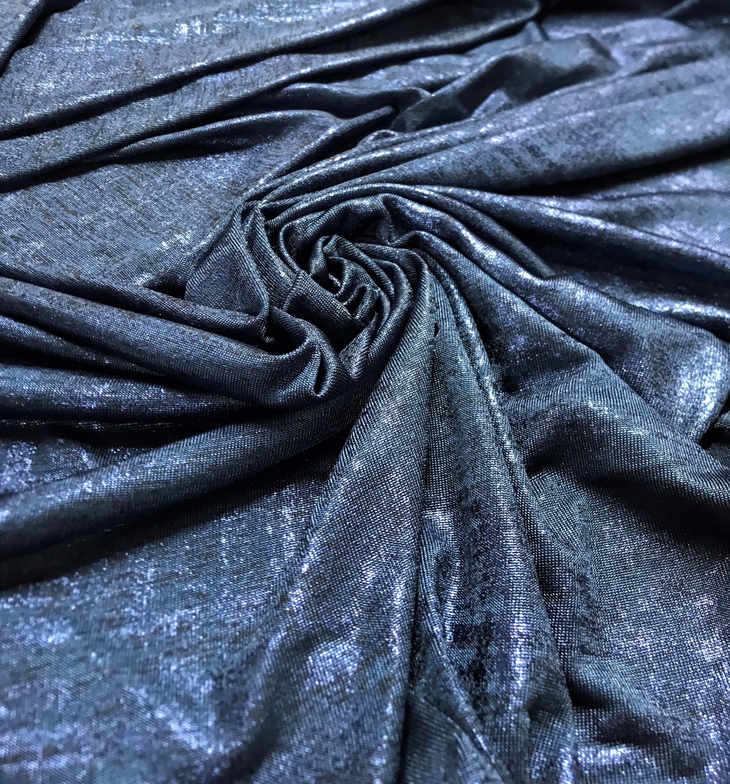 Punto azul marino jaspeado metal