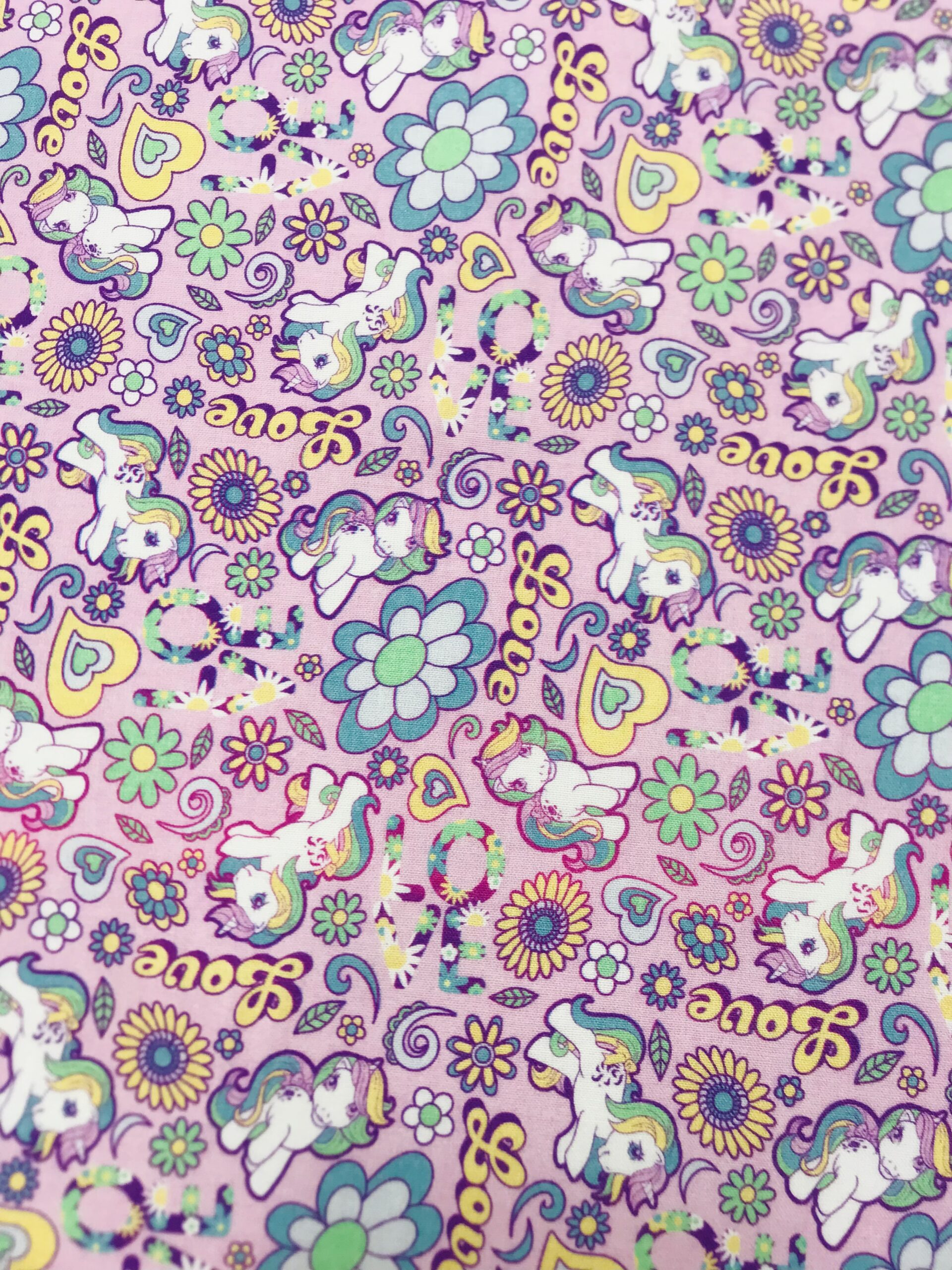 Pequeño pony unicornio Love rosa