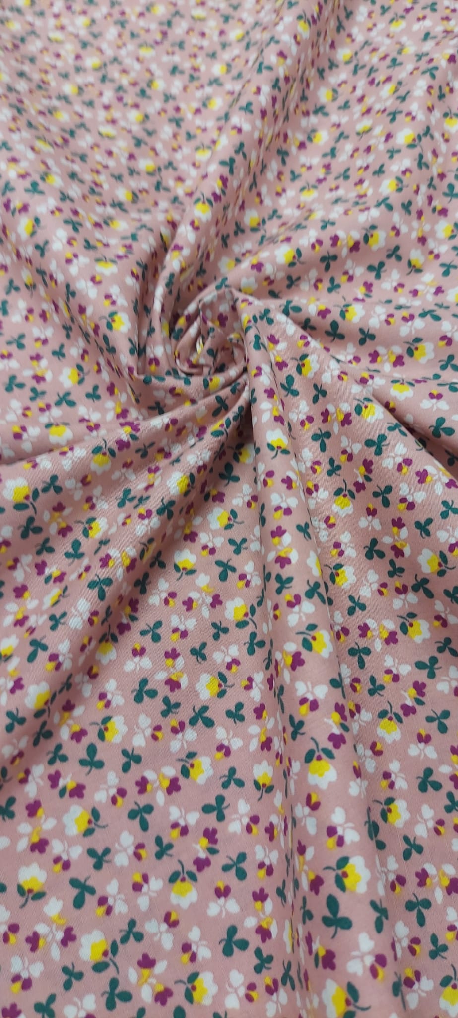 Flores fondo rosa maquillaje