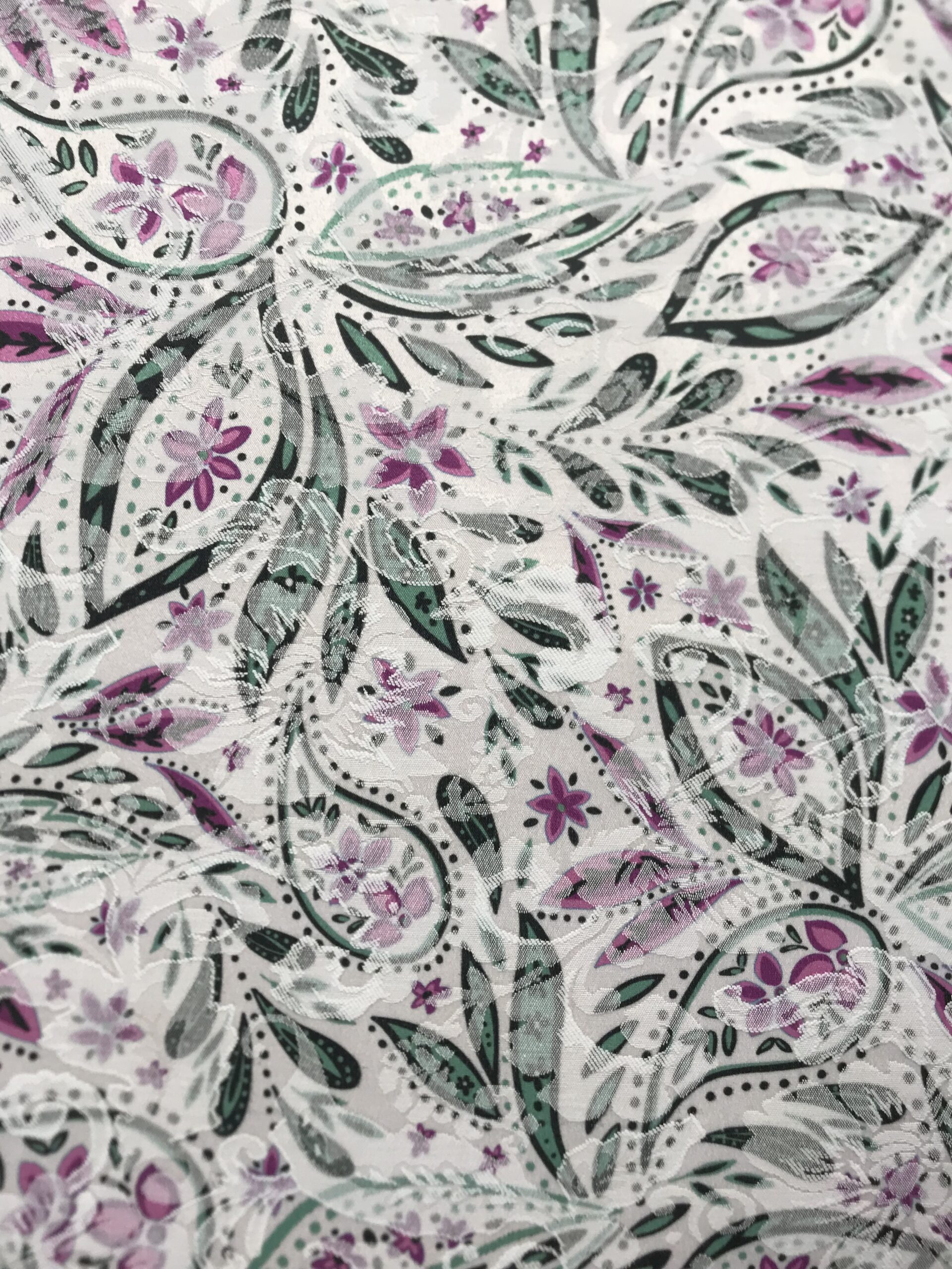 Jacquard estampado hojas malva