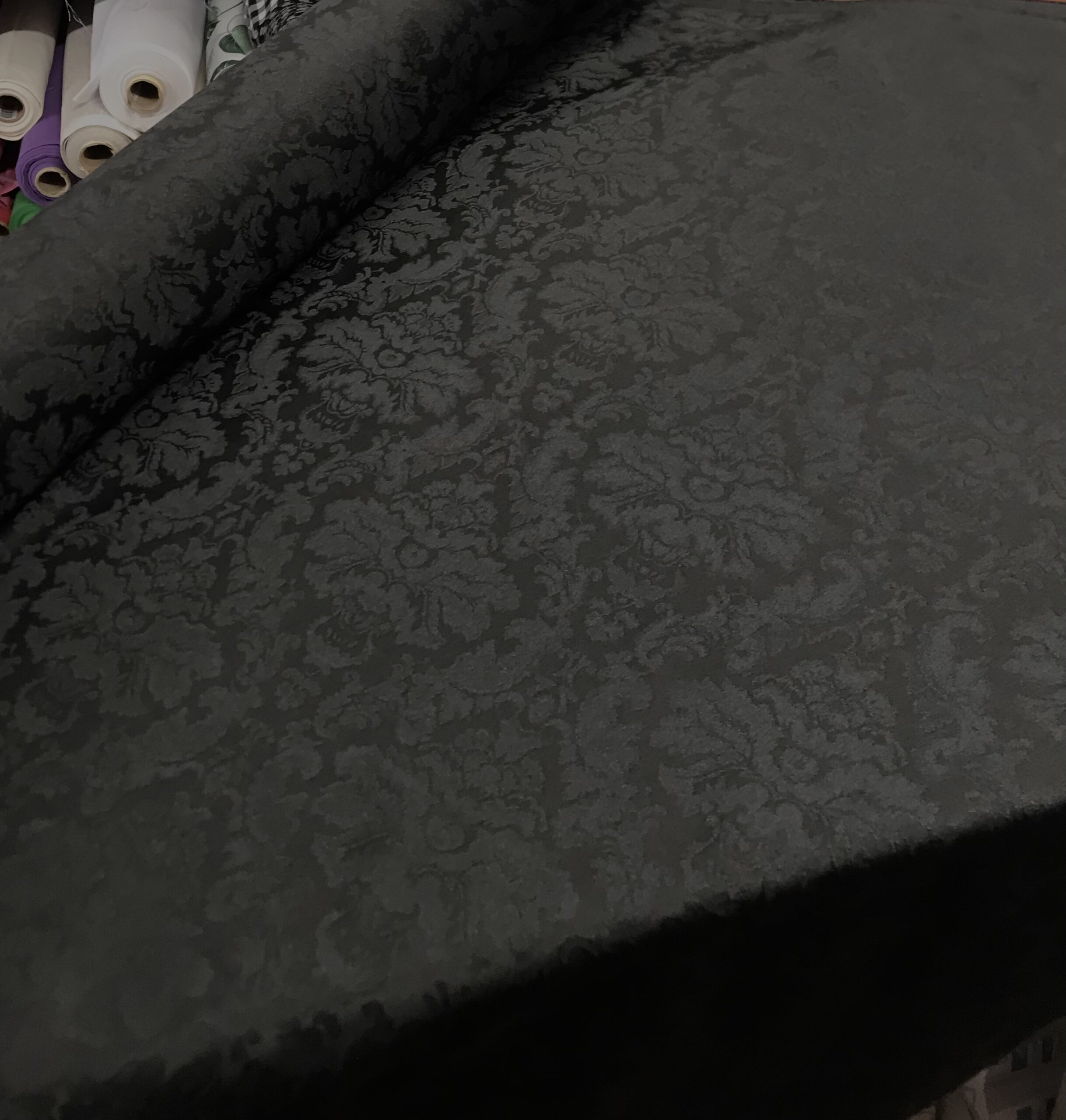 Damasco negro colgadura