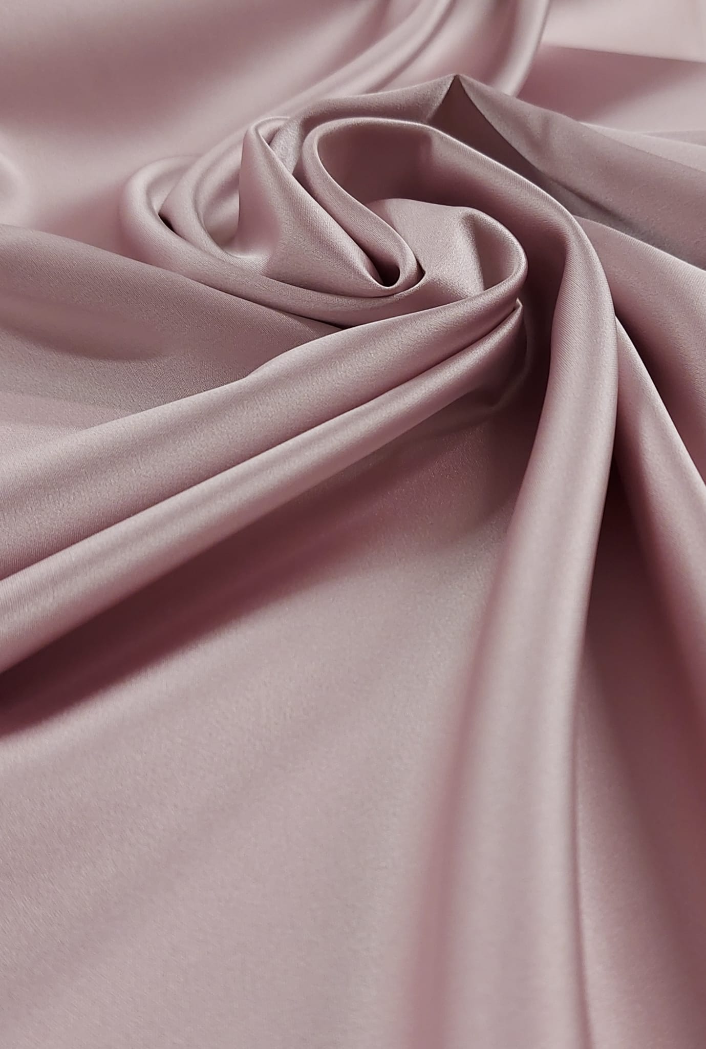 Crep satén maquillaje empolvado