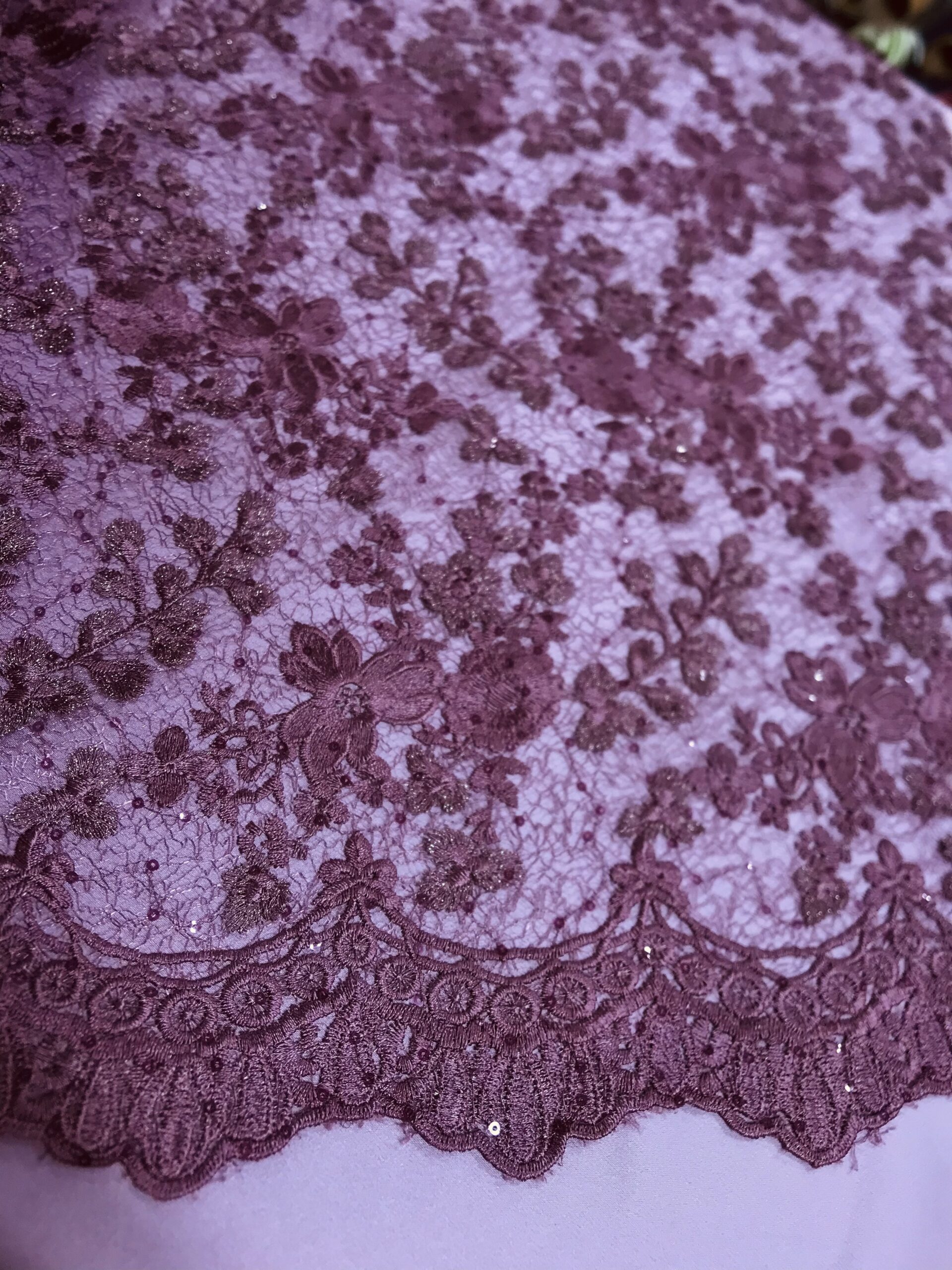 Encaje bordado lentejuela malva/berengena