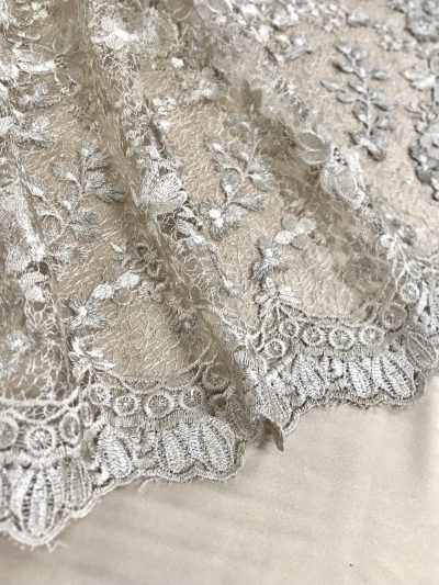 Calado bordado dorado