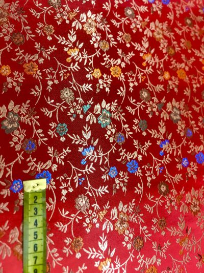 Raso brocado rojo flores