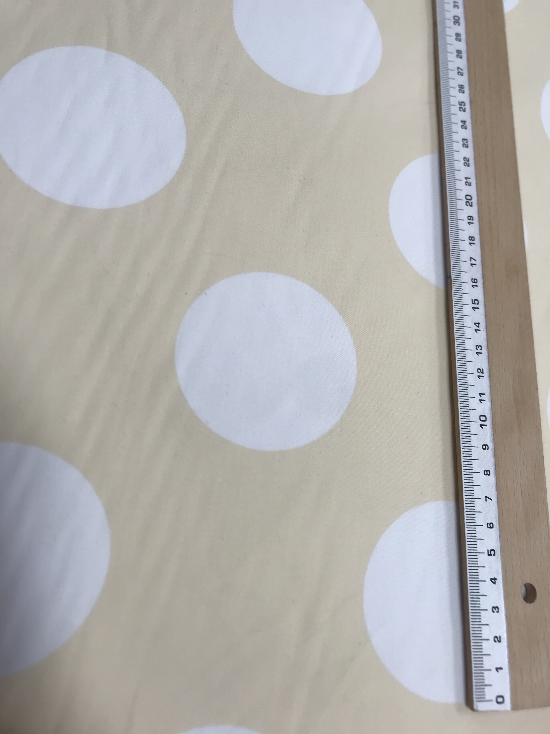 Popelín Flamenca Beig Lunar Blanco Grande