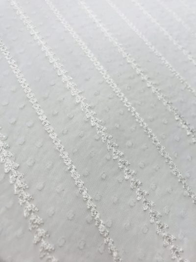 Gasa plumeti cenefa bordada