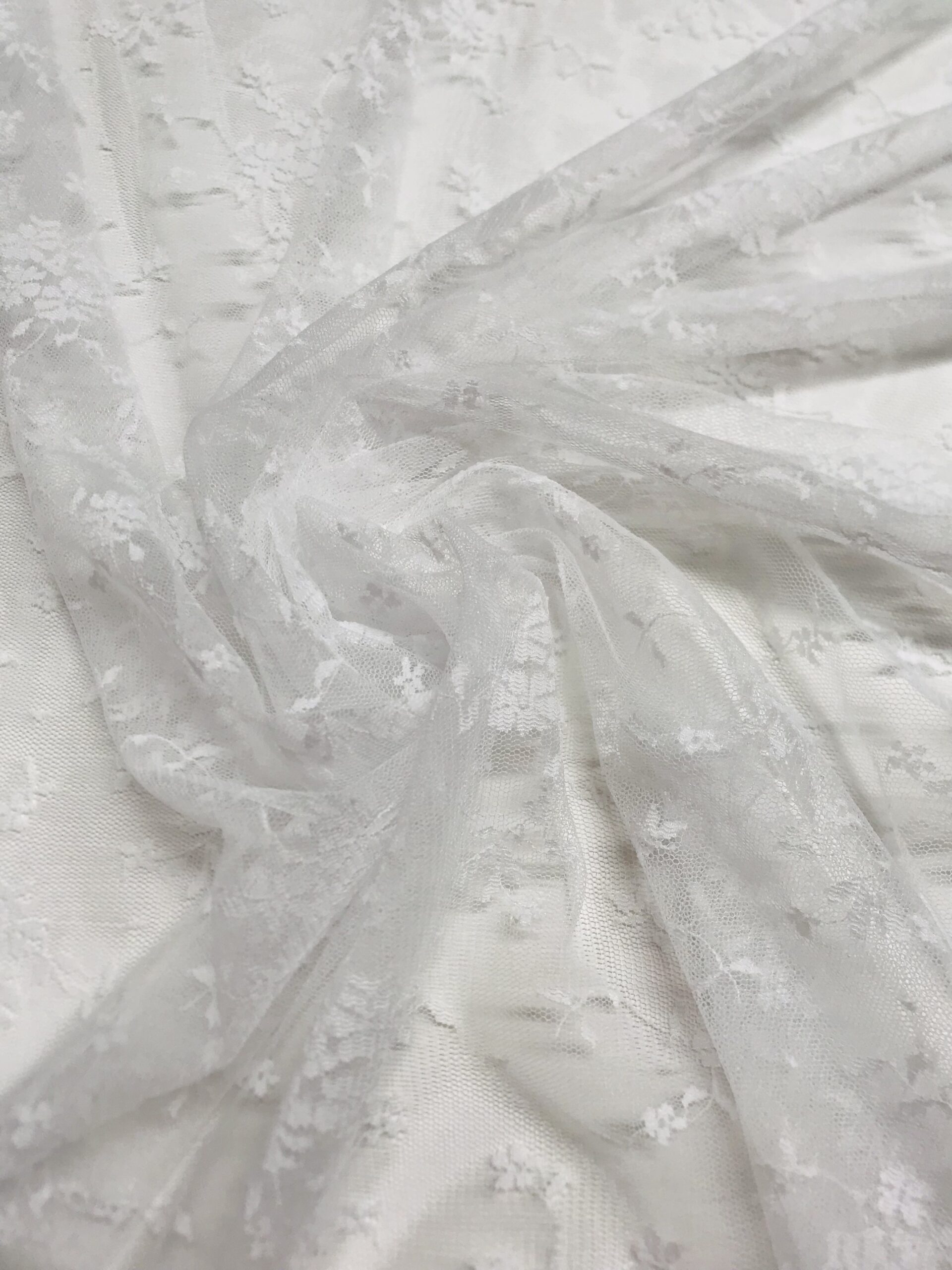 Encaje blanco sin puntas