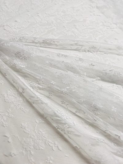 Encaje blanco sin puntas