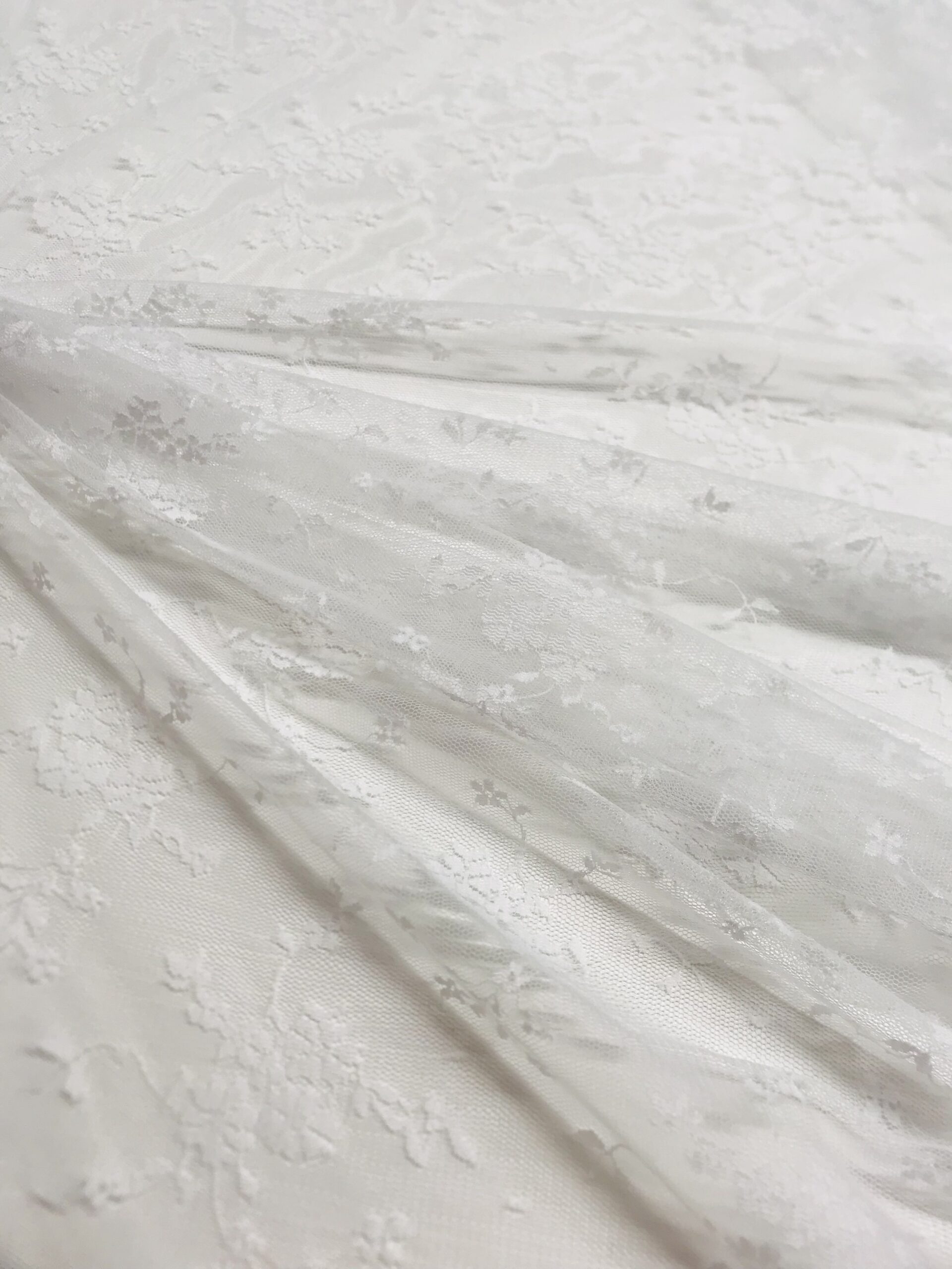 Encaje blanco sin puntas