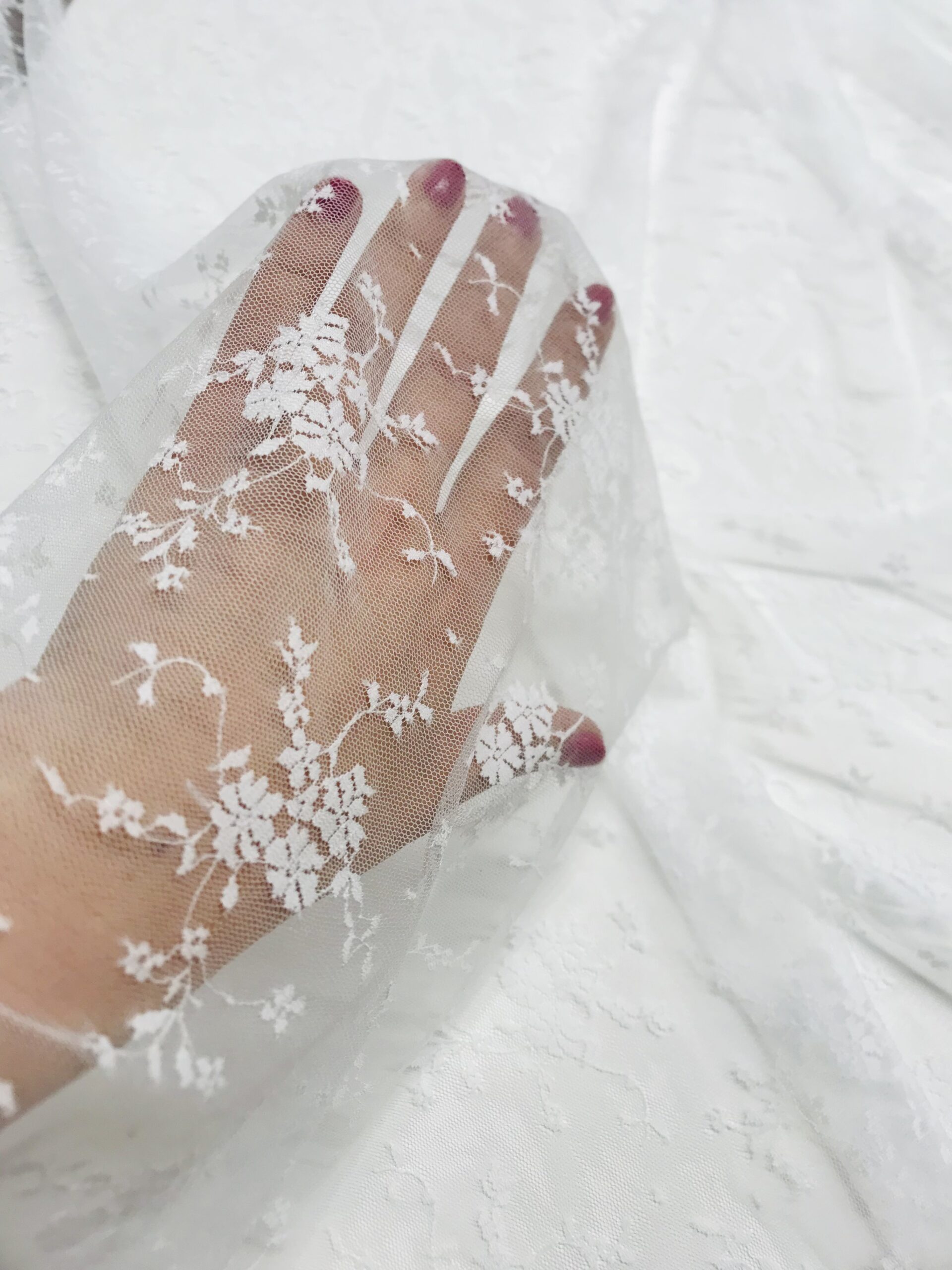 Encaje blanco sin puntas