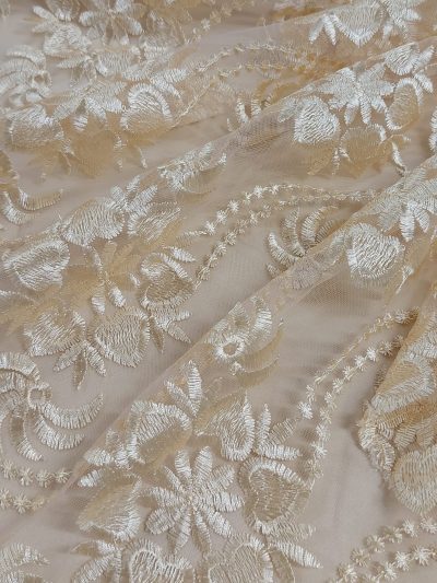 Tul bordado flor dorada