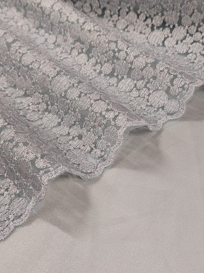 Tul bordado gris plata gotas