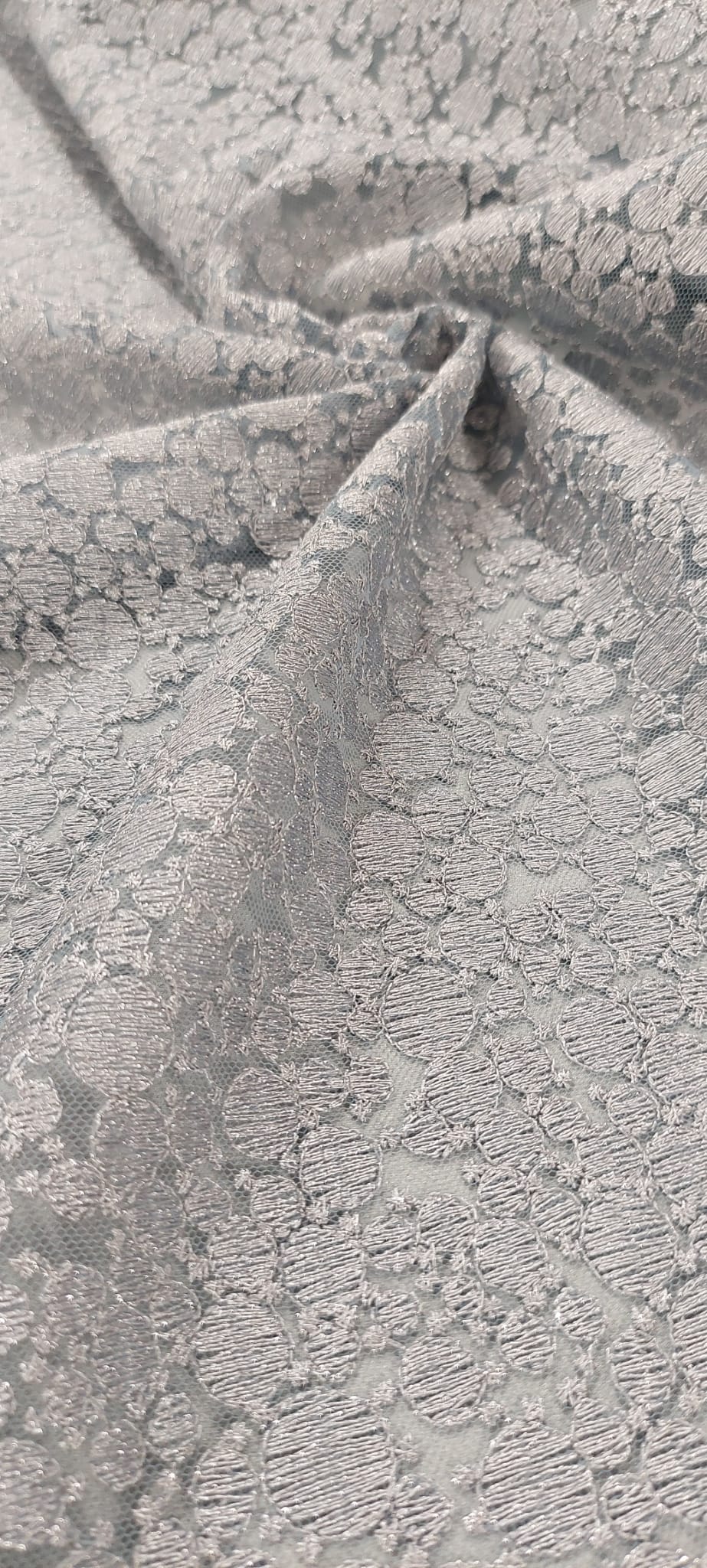 Tul bordado gris plata gotas