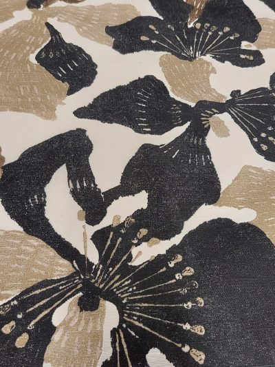 Mantelería Anti-Manchas Resinada flor negra/marrón