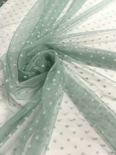 Tul de plumeti verde empolvado