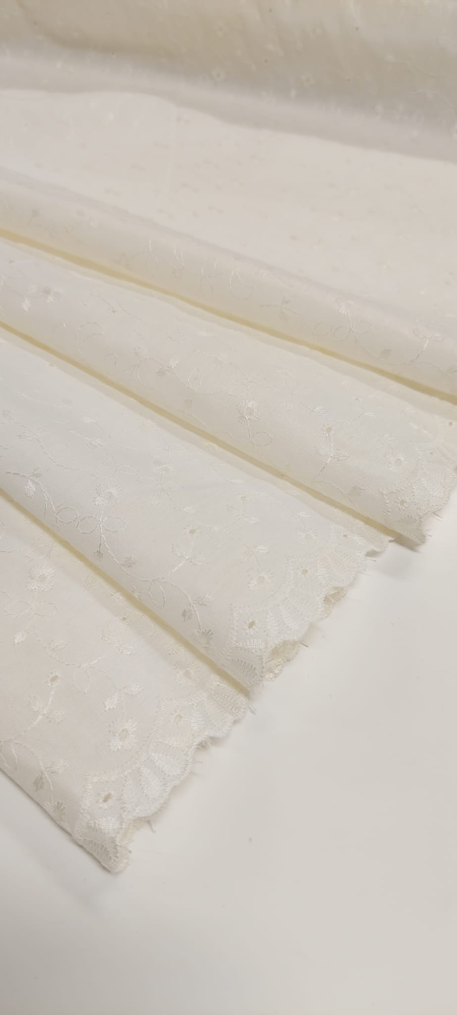 Batista Bordada Puntilla beig