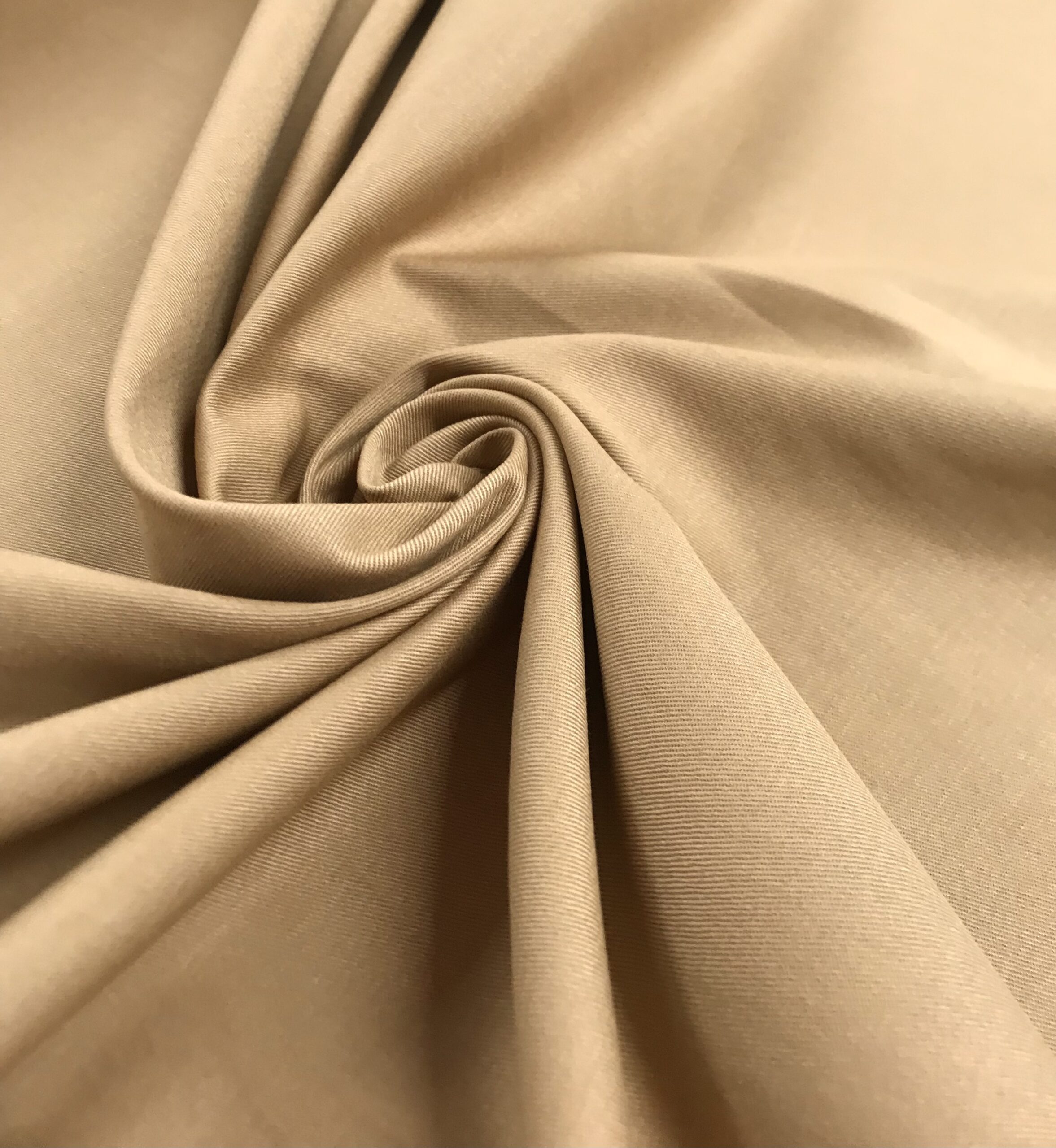 Gabardina camel elástica