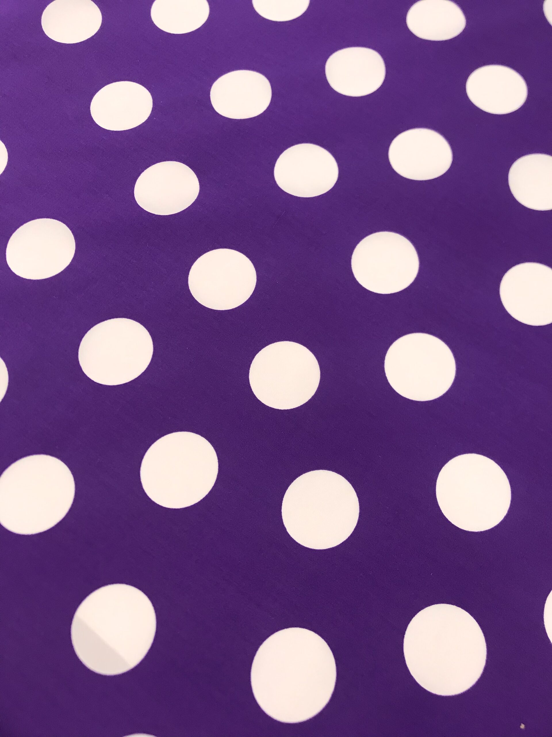 Popelín flamenca morado lunar blanco