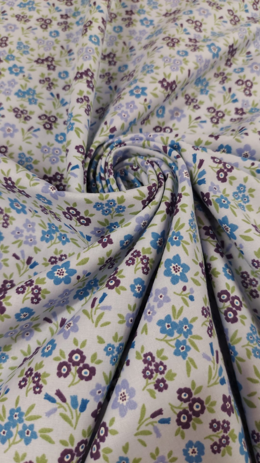 Liberty flores grandes malva y azul