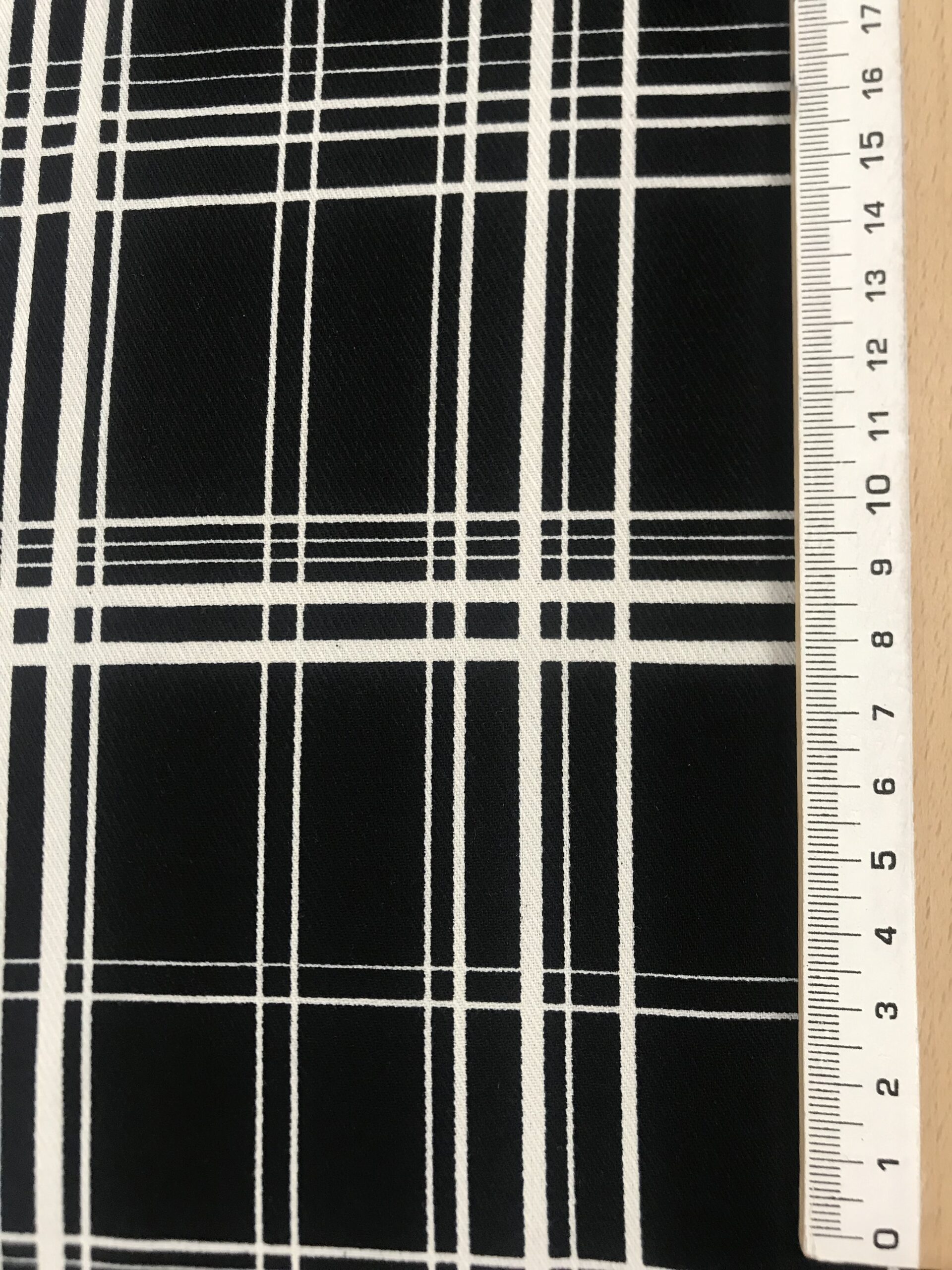 viscosa cuadros líneas blancas f.negro