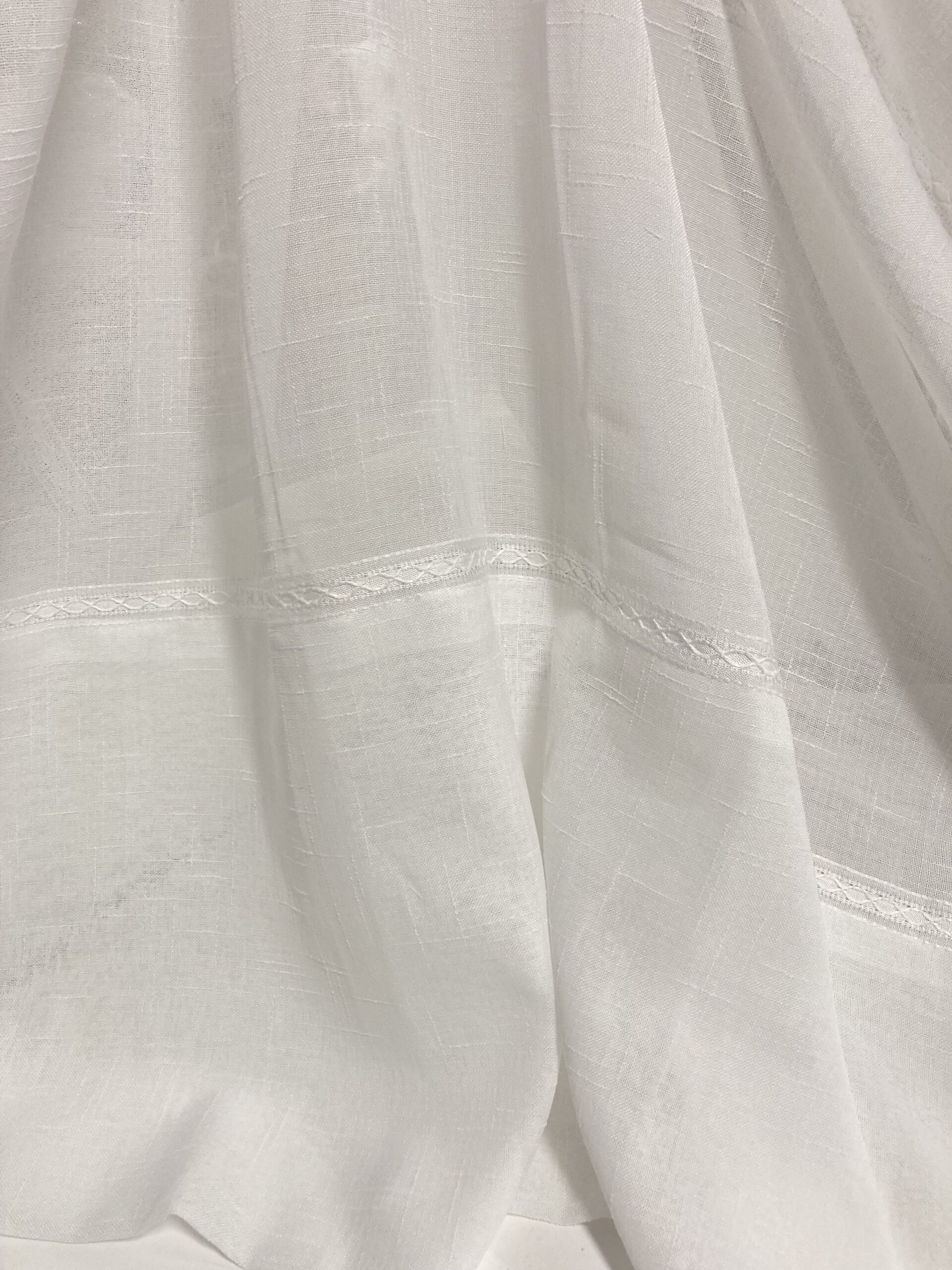 Visillo trama blanco multilinea