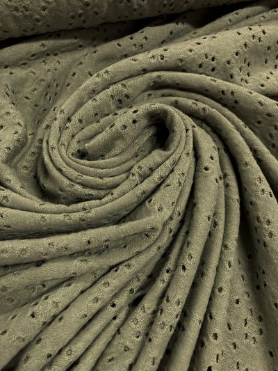 Punto perforado verde caqui