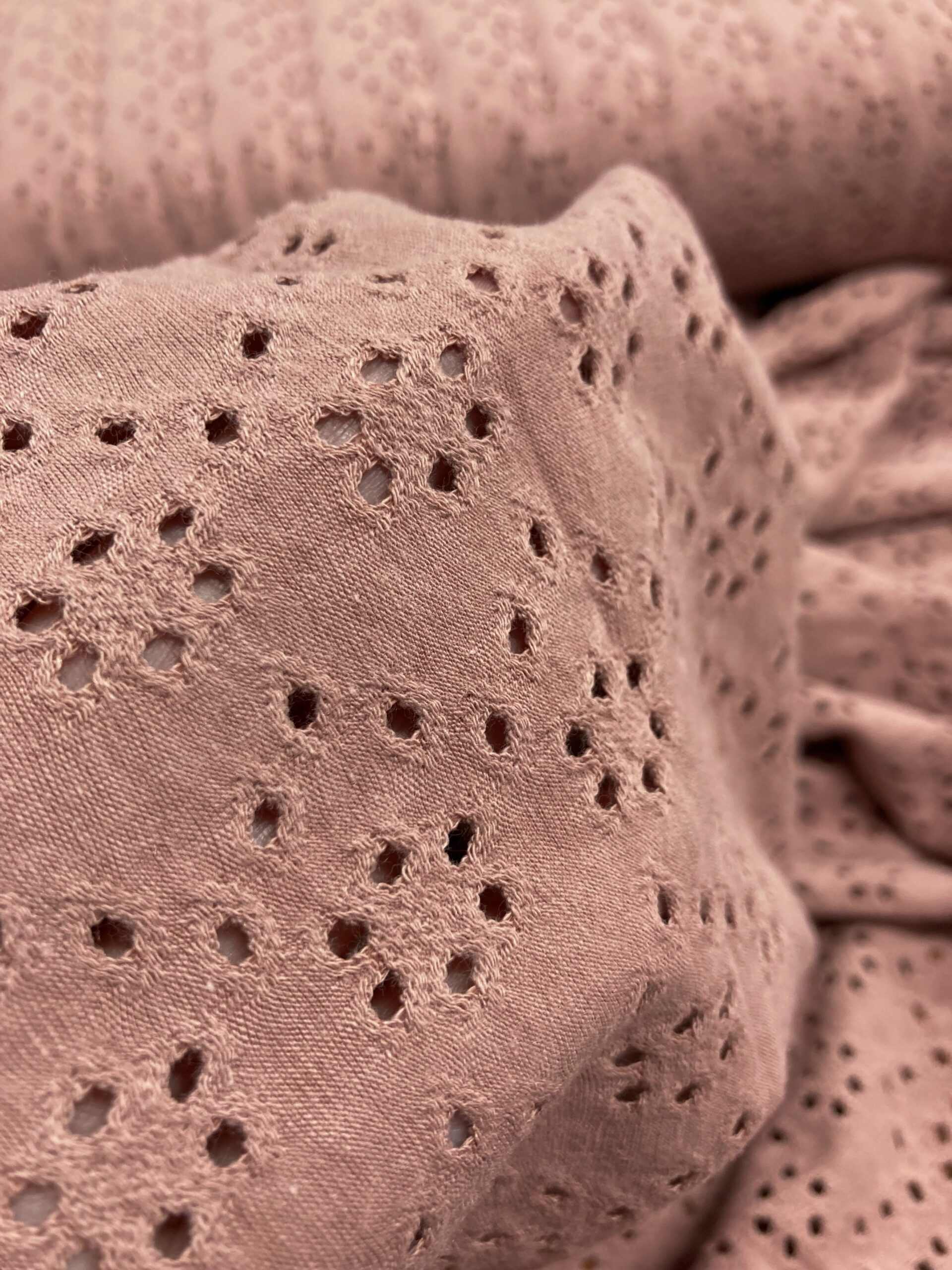 Punto perforado maquillaje