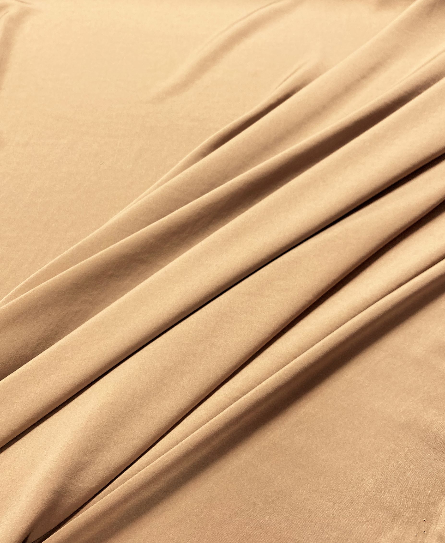 Satén fluido liso camel-