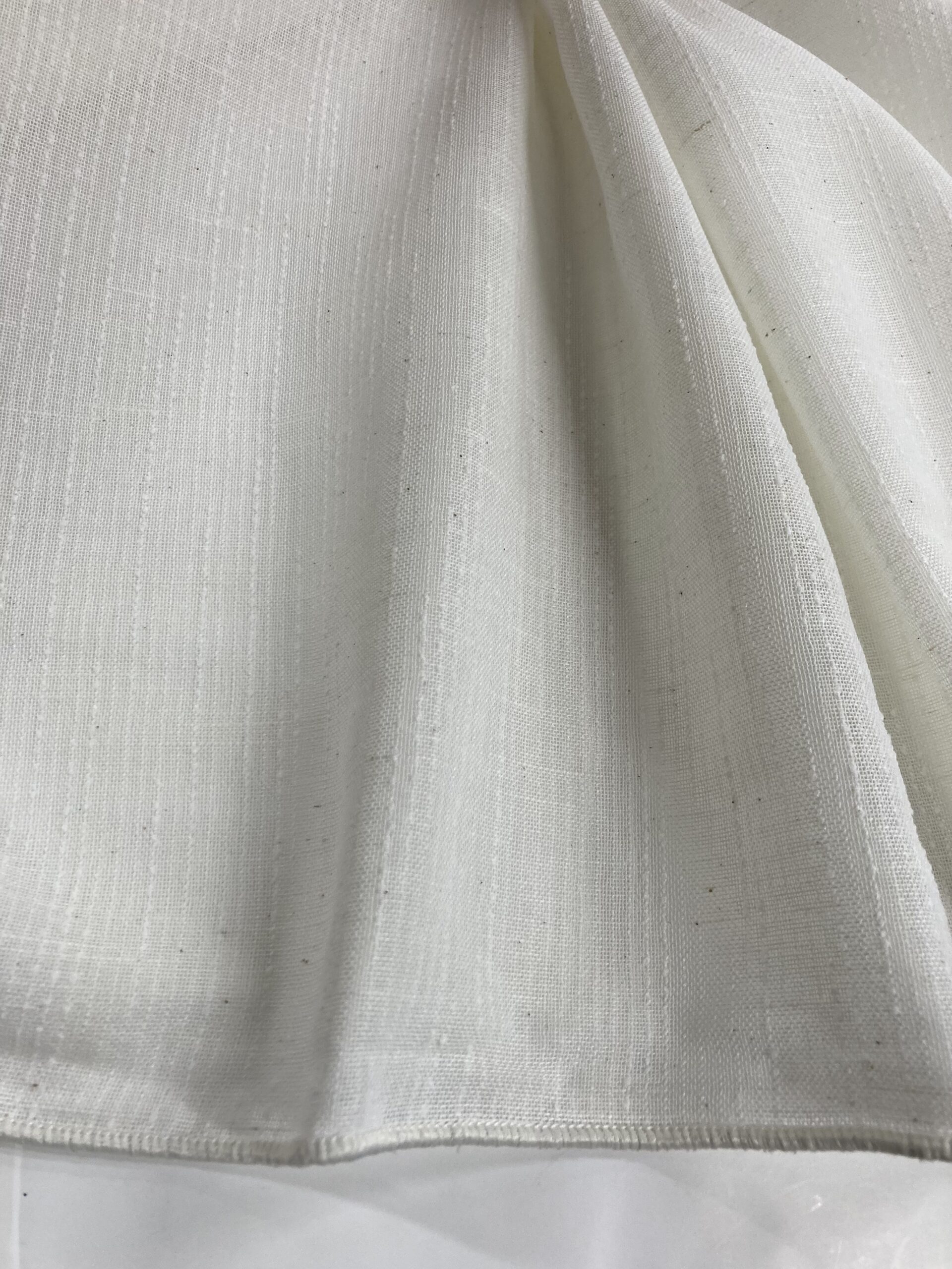 Visillo lluvia bajo plomo crudo