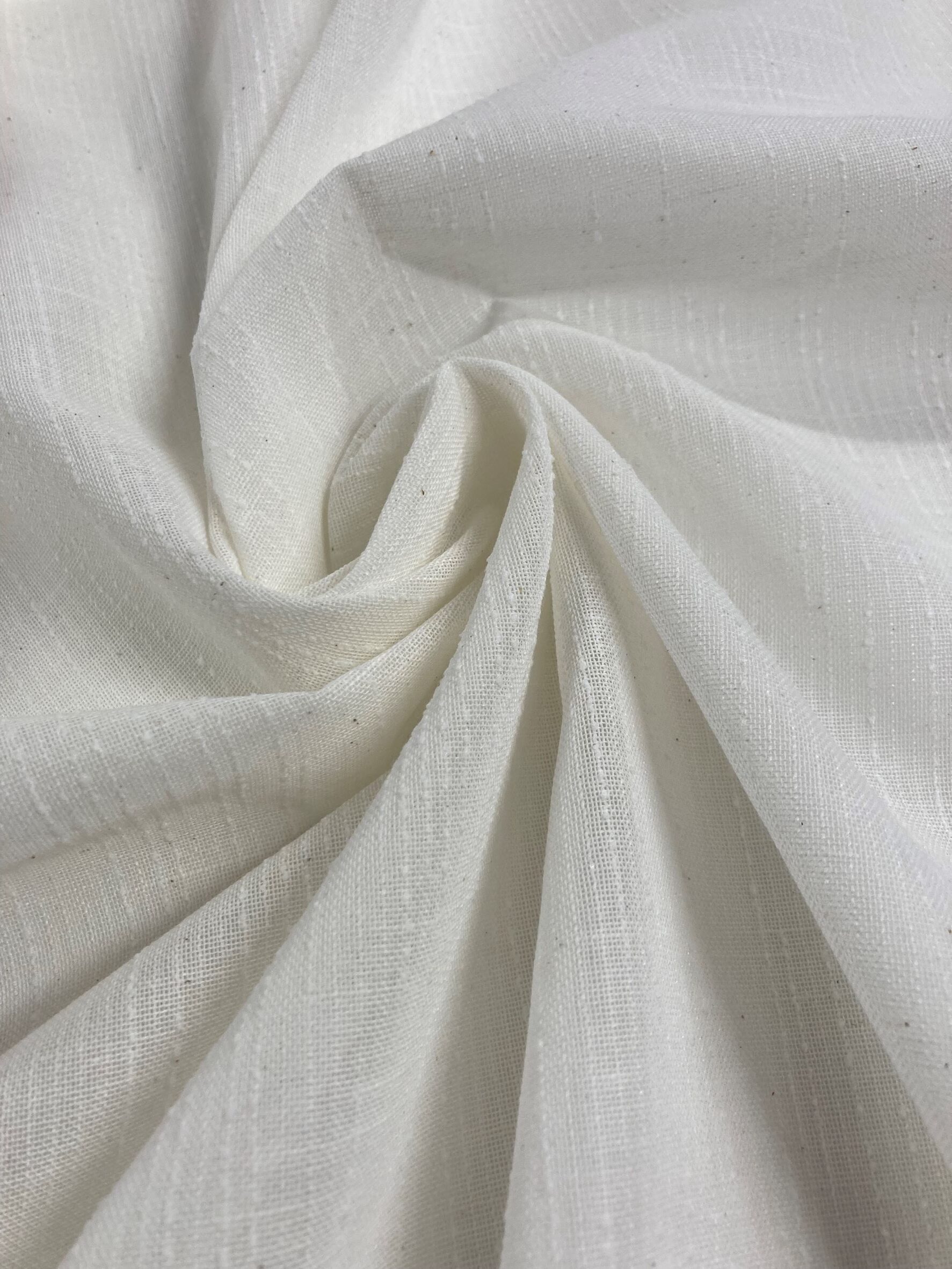 Visillo lluvia bajo plomo crudo