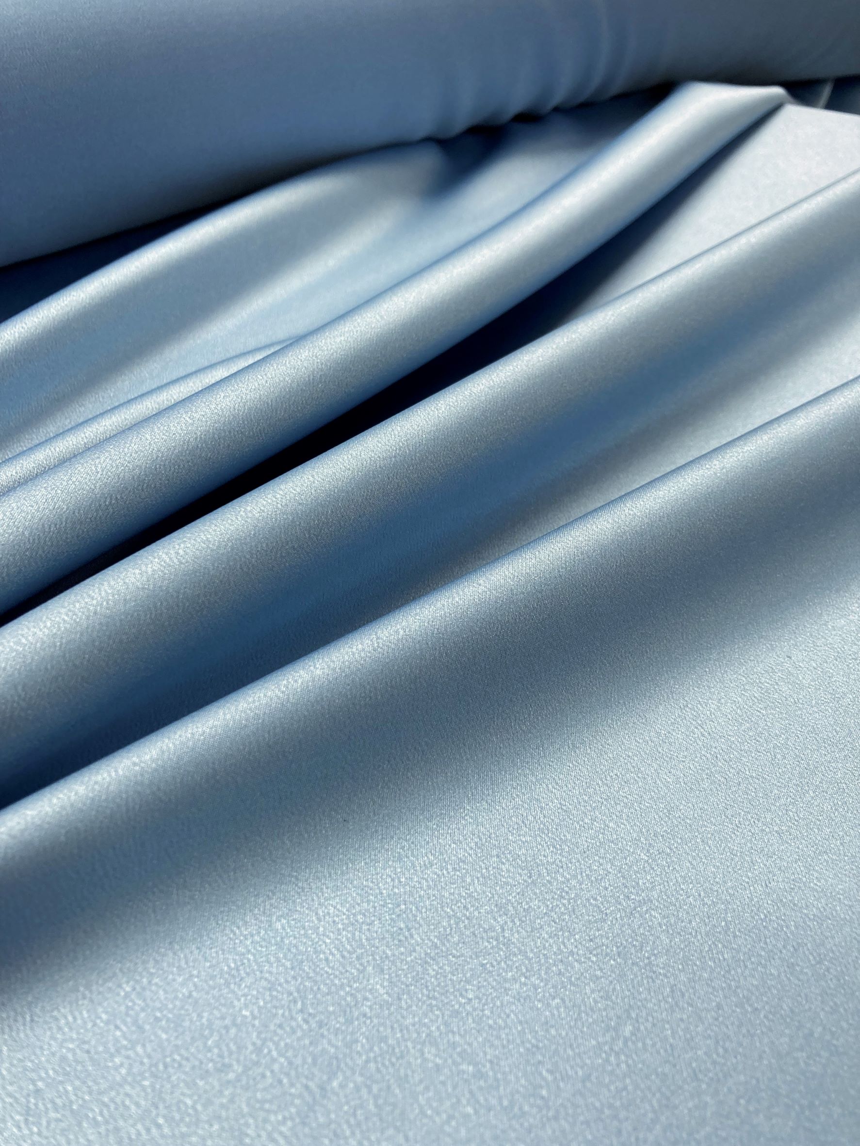 Crepe Satén Venecia celeste