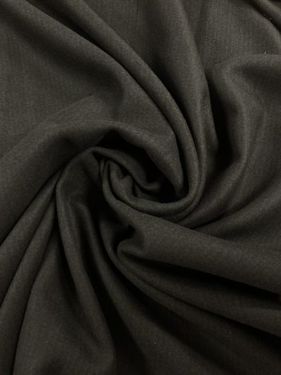 Franela negra perchada