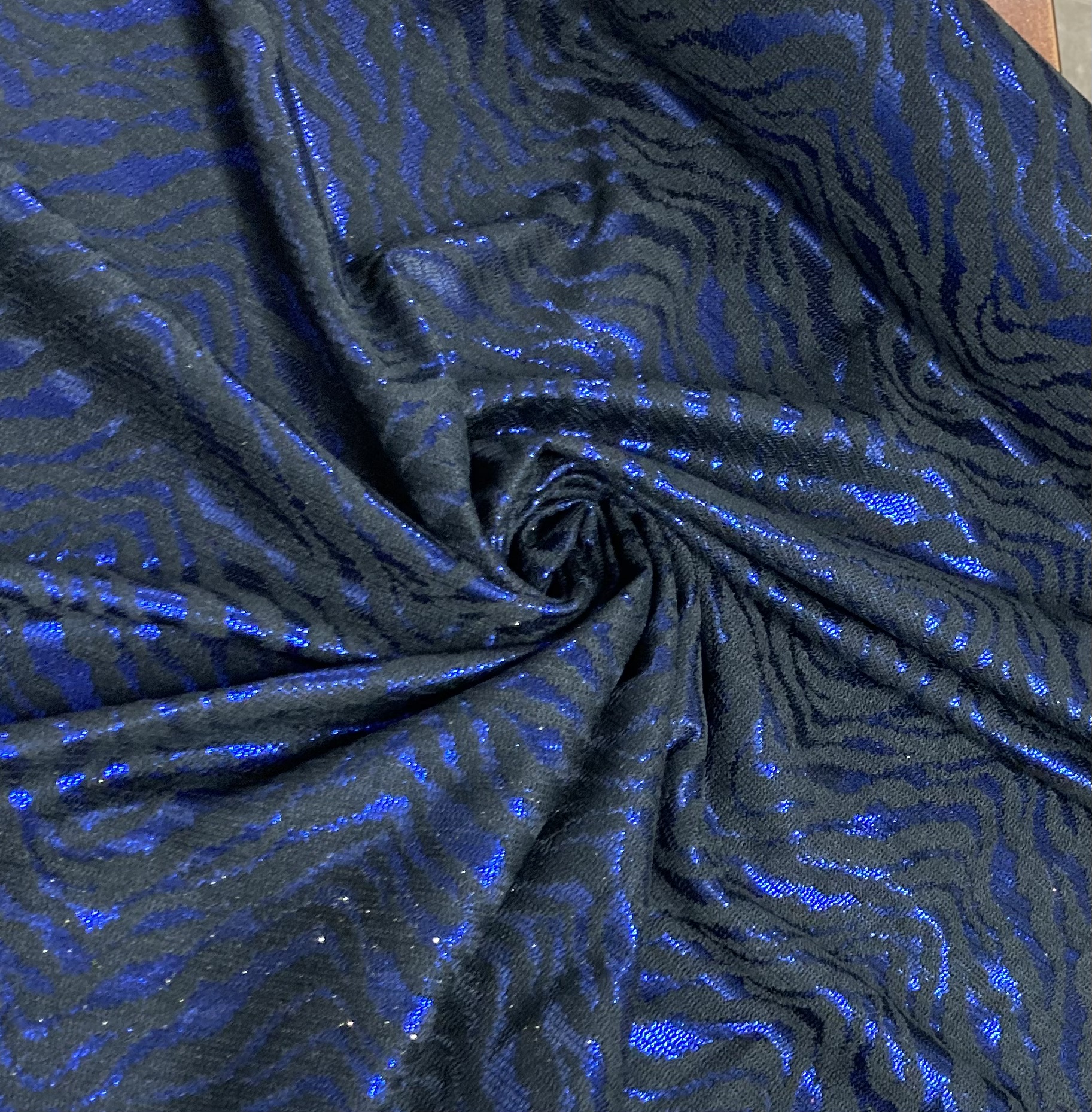 Blonda negra/lamé azulón