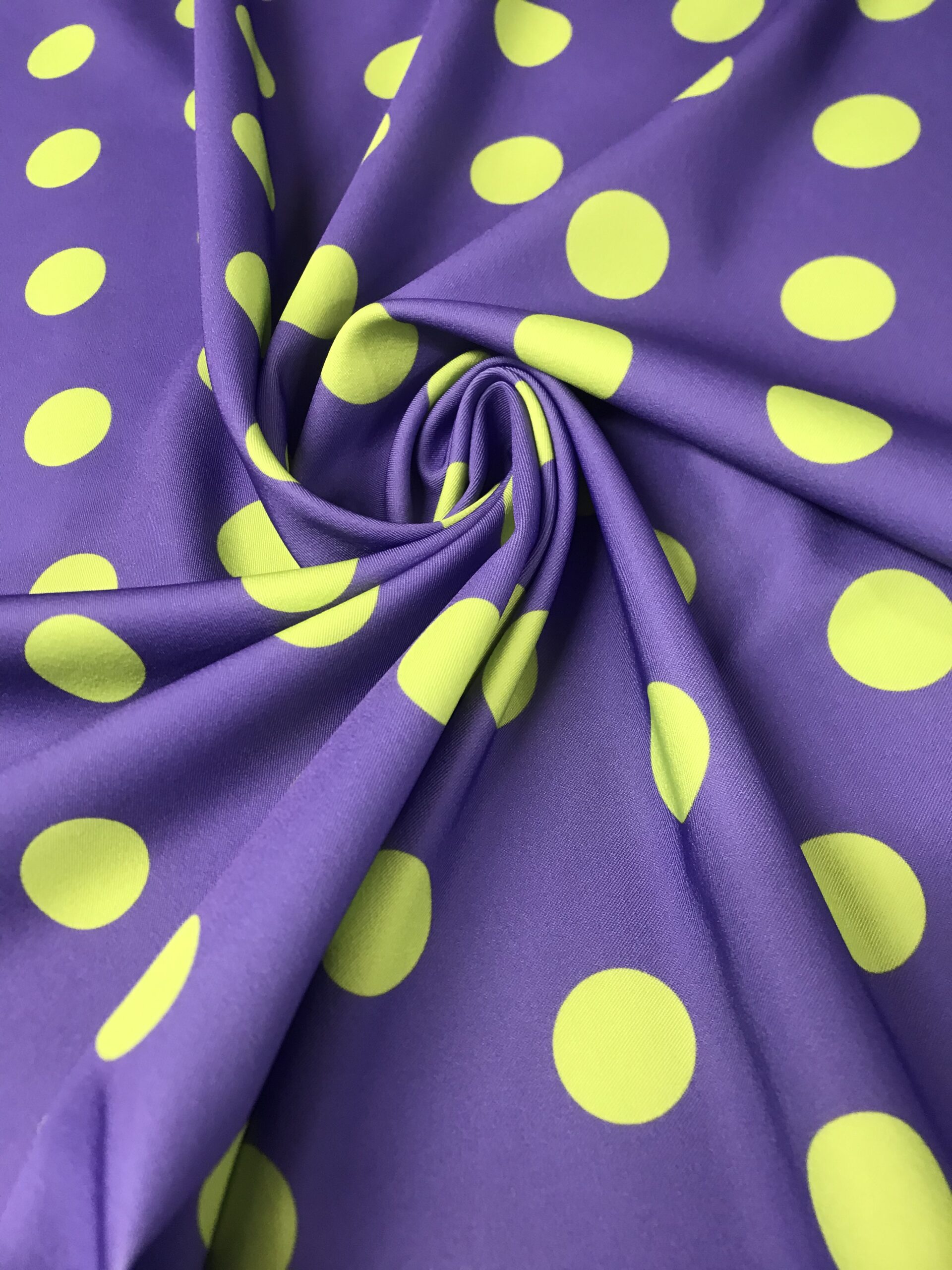 Bielástico gabardina morado lunar m. pistacho*