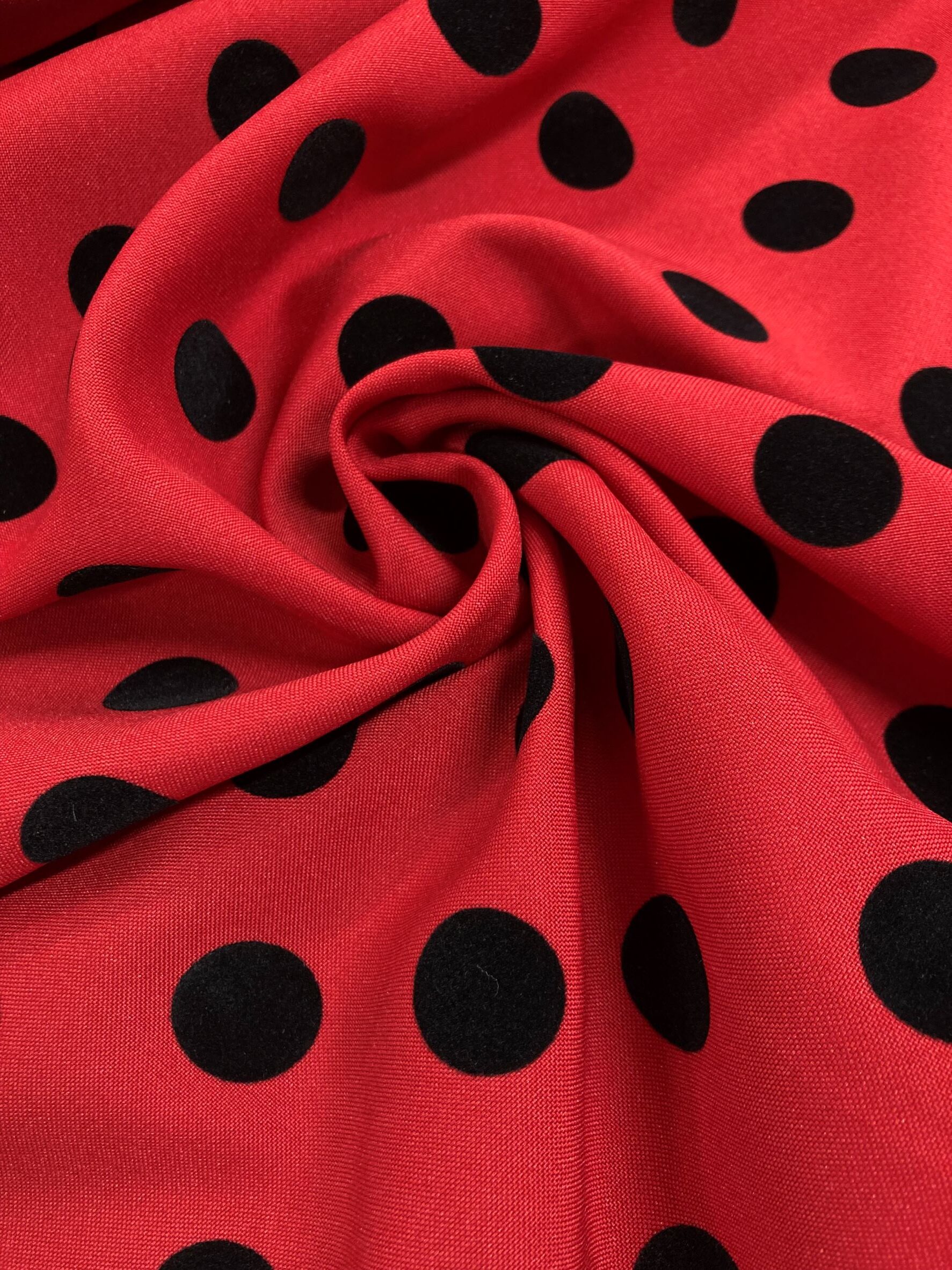Strech rojo lunar flocado terciopelo negro*