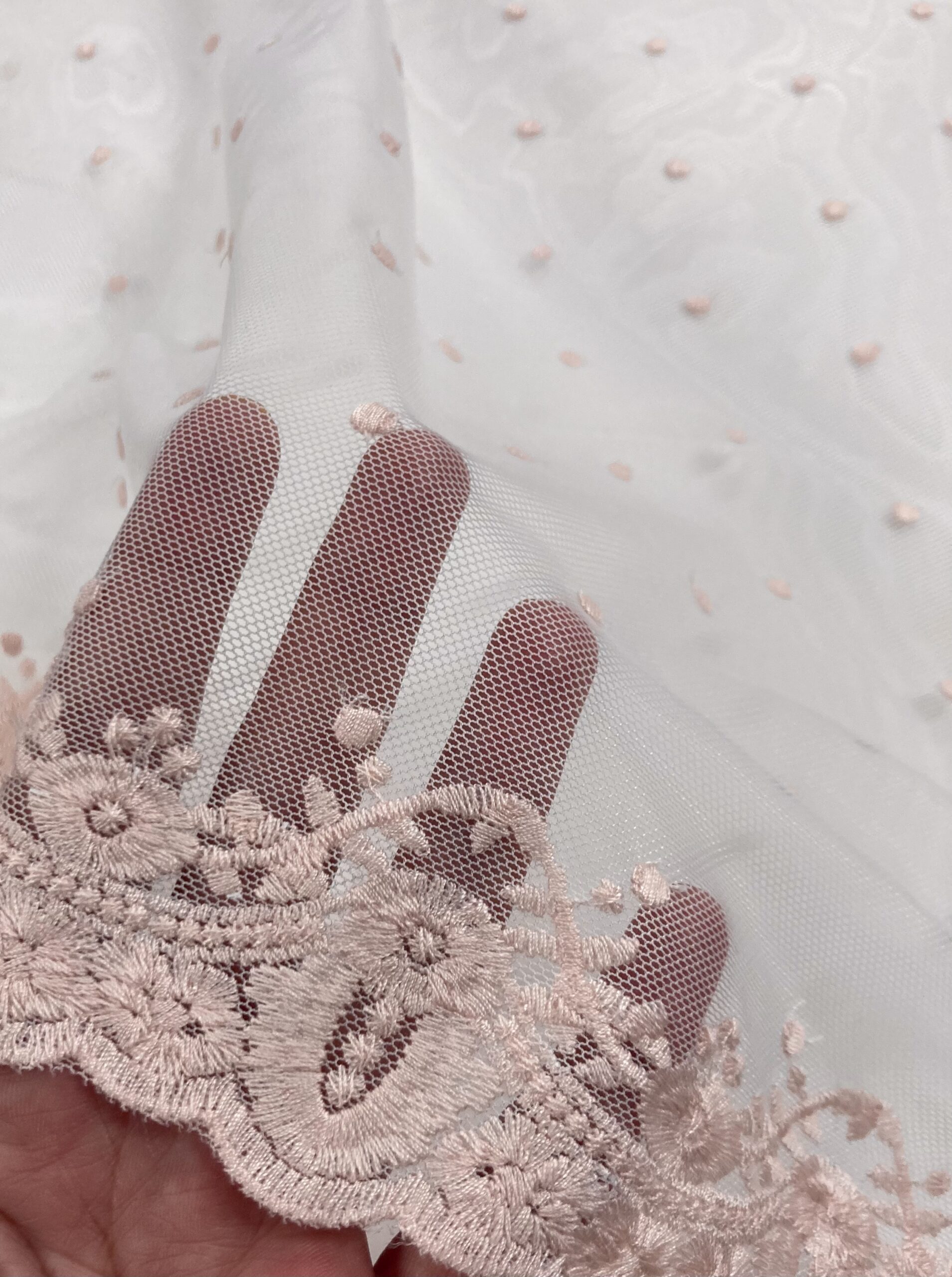Tul bordado Vruas blanco/salmón**