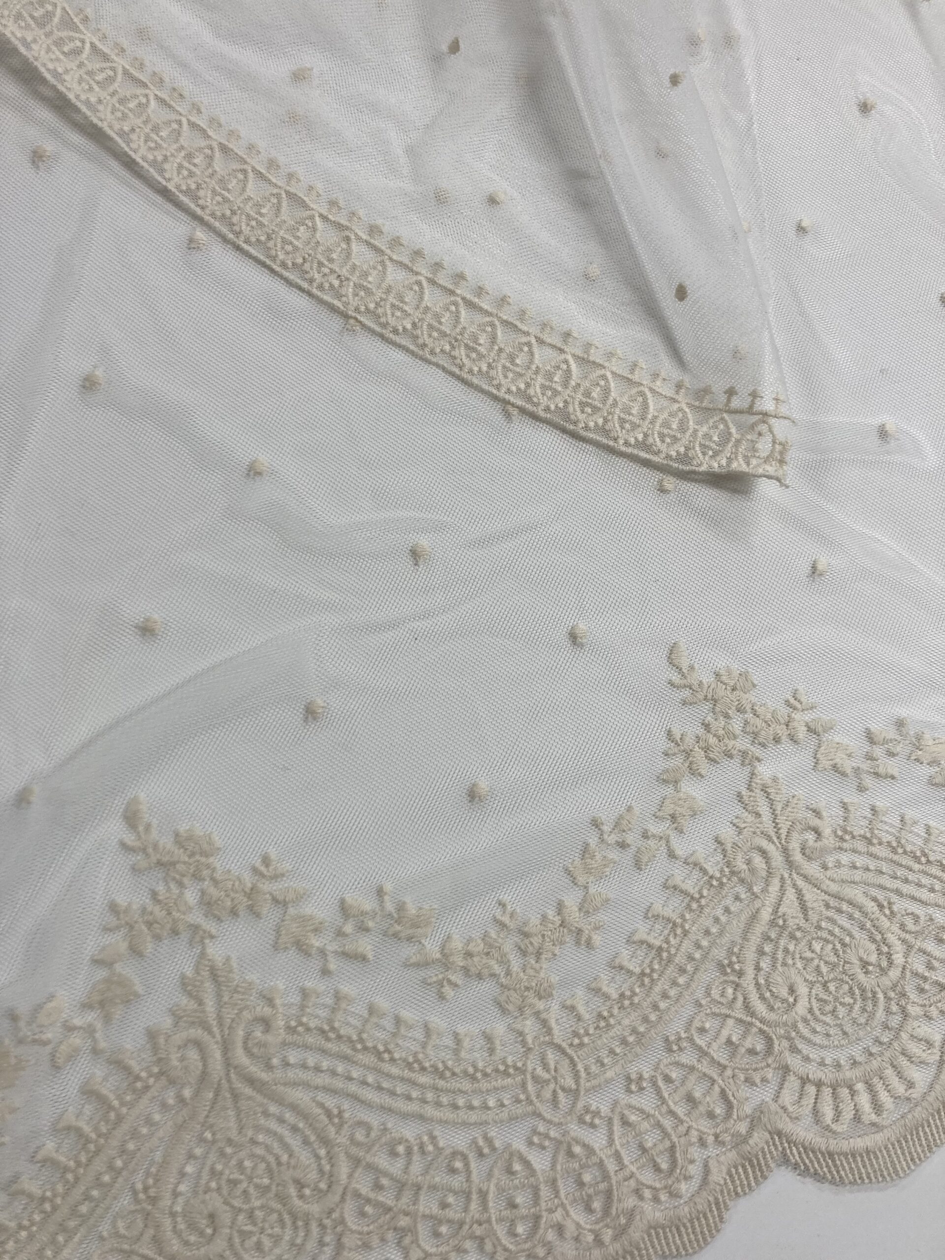 Tul bordado Vera Beig