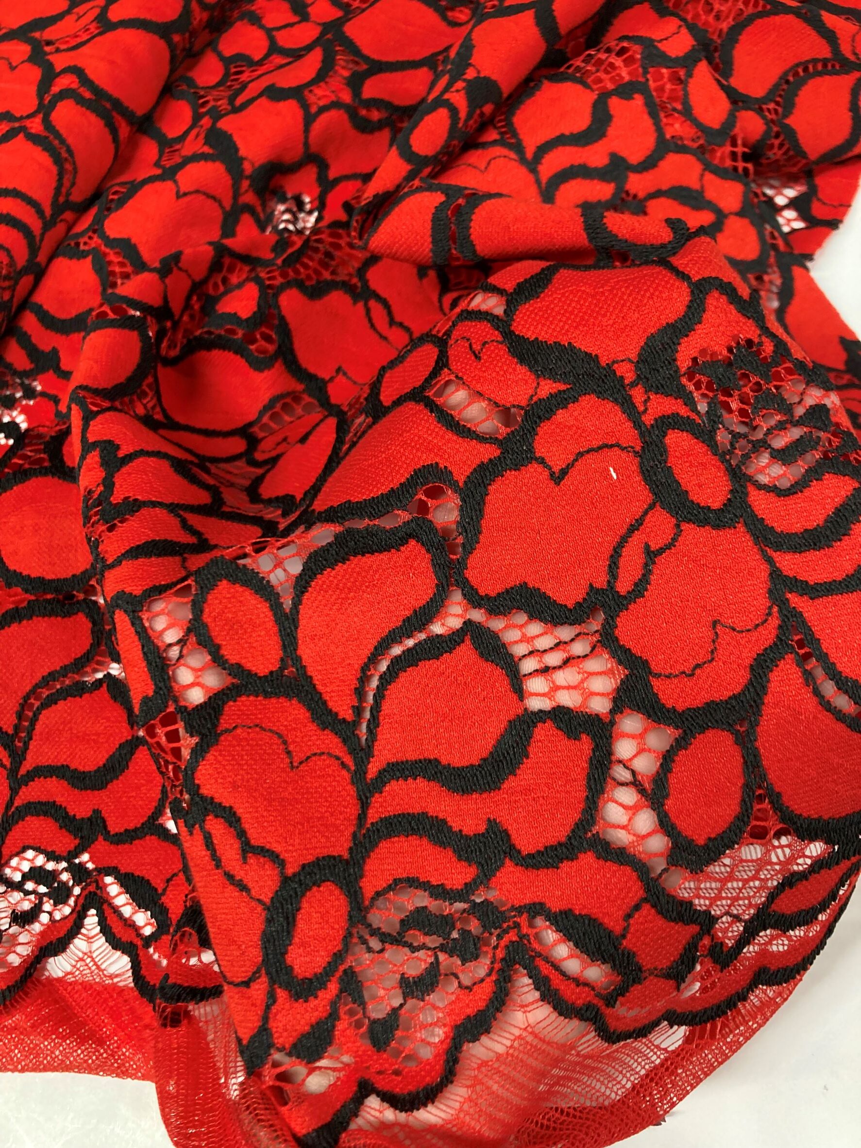 Encaje flores rojo/negro