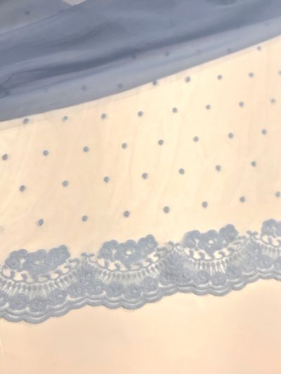 Tul bordado Esther blanco/celeste