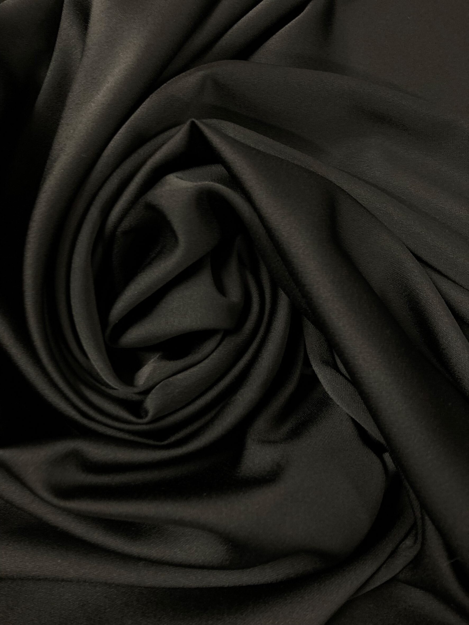 Crepe Satén fino liso negro