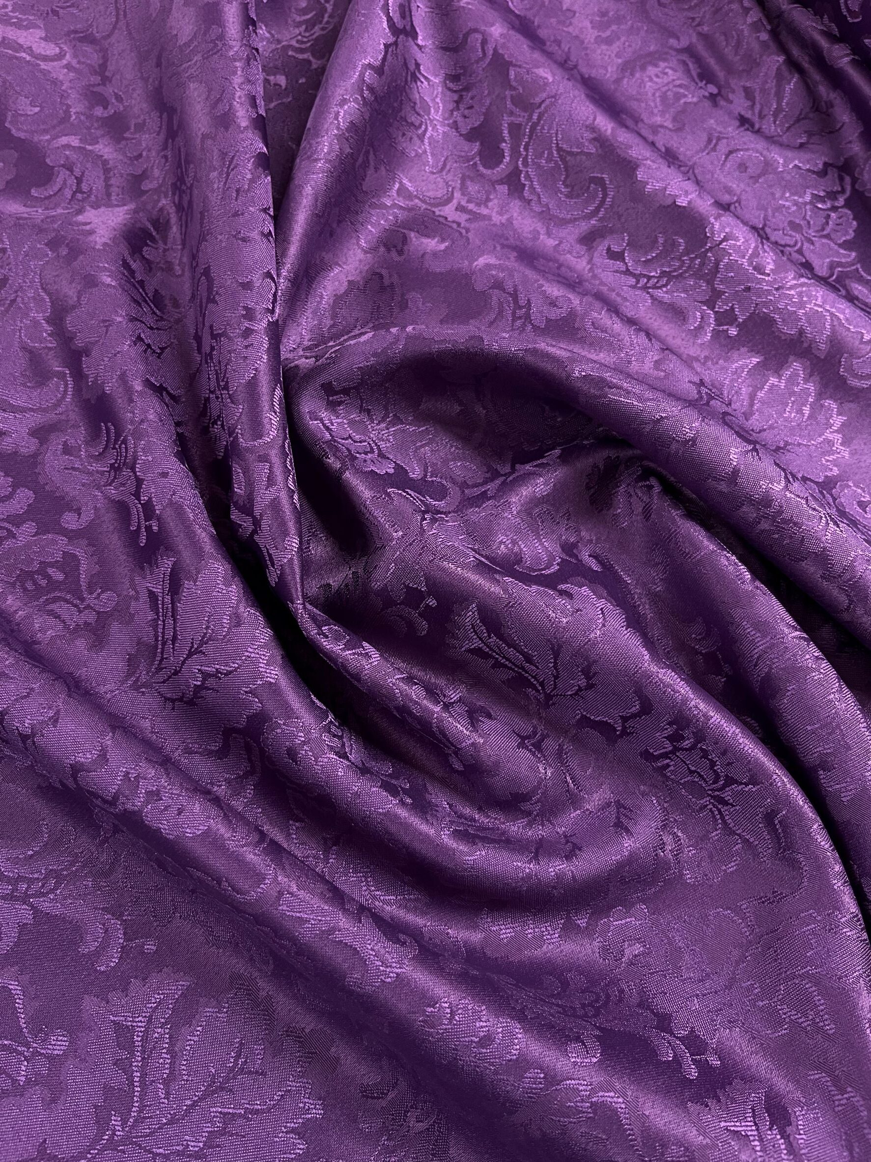 Damasco morado colgadura