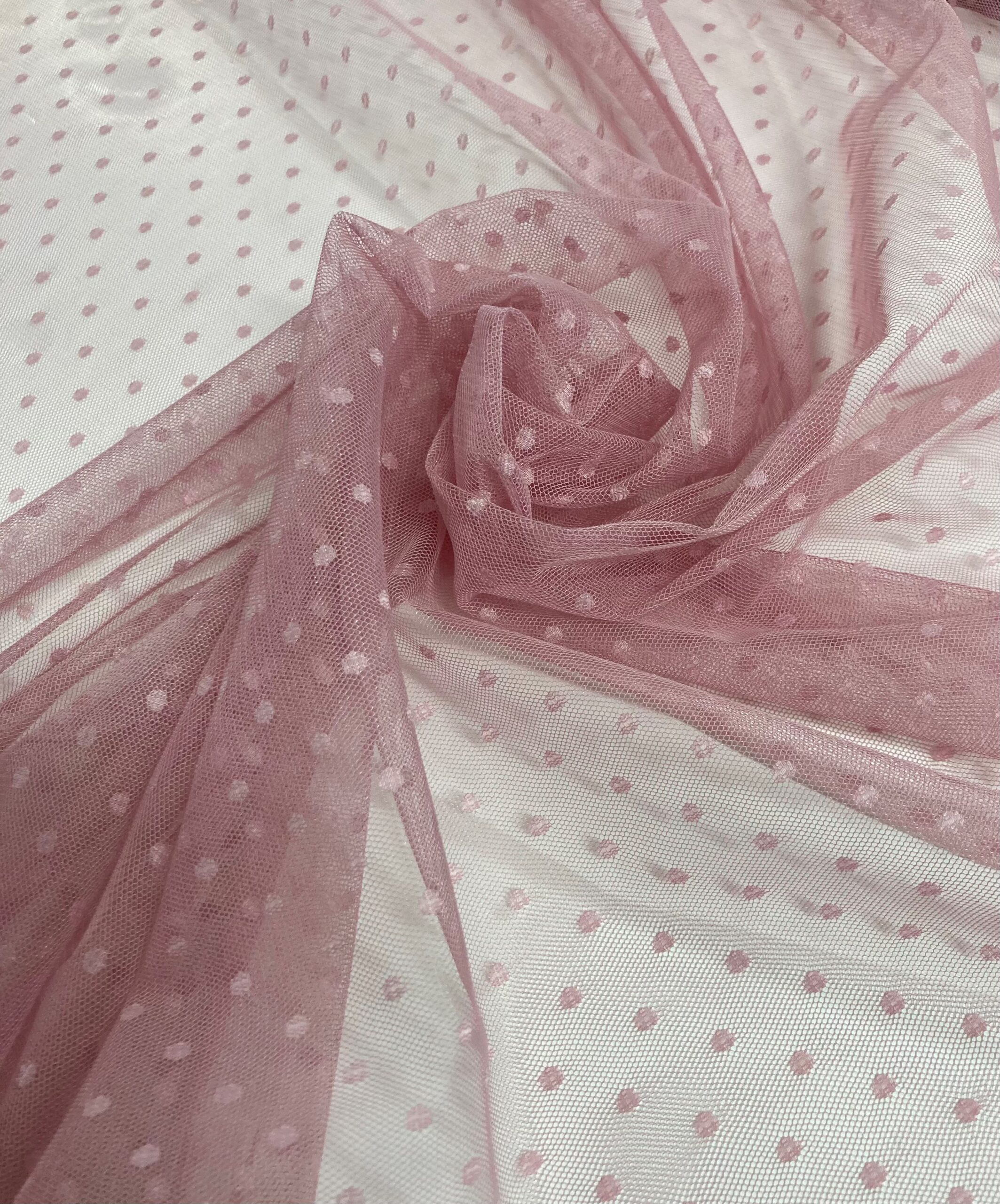 Tul de plumeti maquillaje empolvado