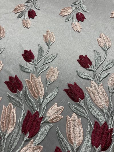 Tul bordado tulipanes