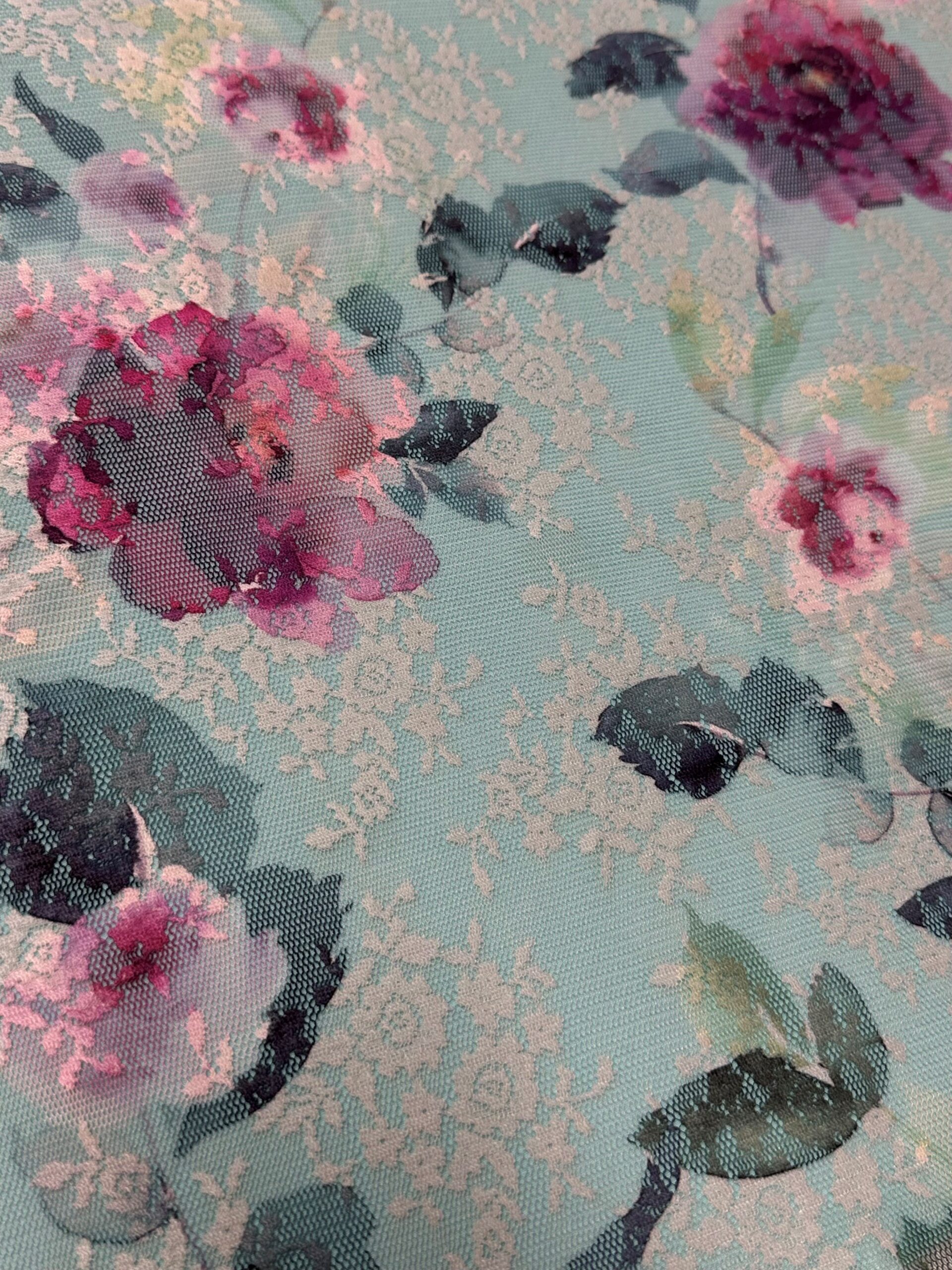 Encaje estampado flores fuxia