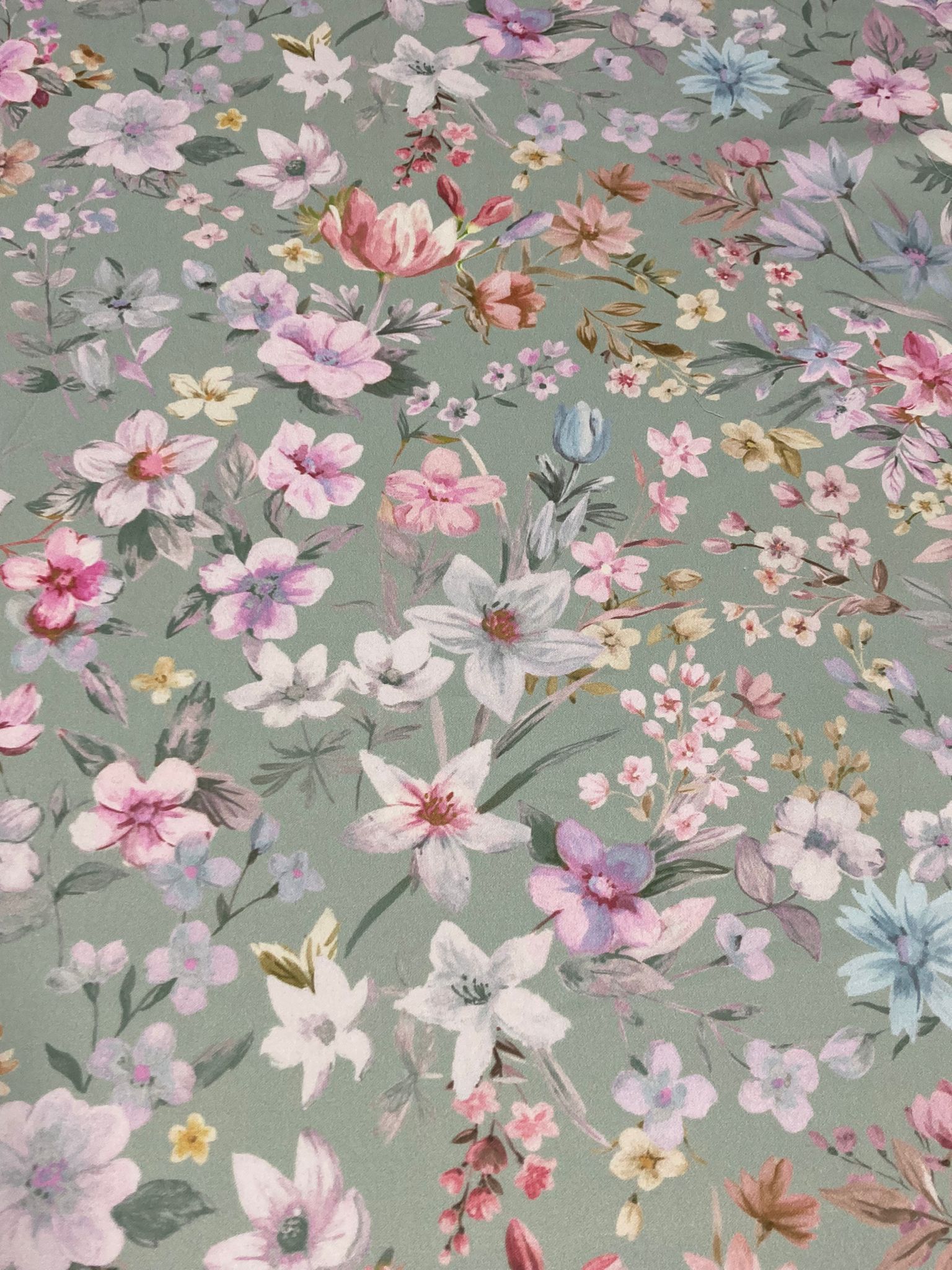 Tejido sabana satén flores f.verde agua